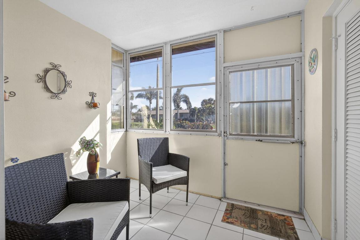 CRESTHAVEN VILLAS CONDO 21 - Residential