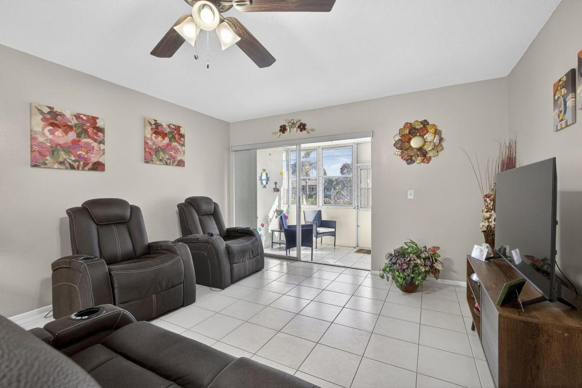 CRESTHAVEN VILLAS CONDO 21 - Residential