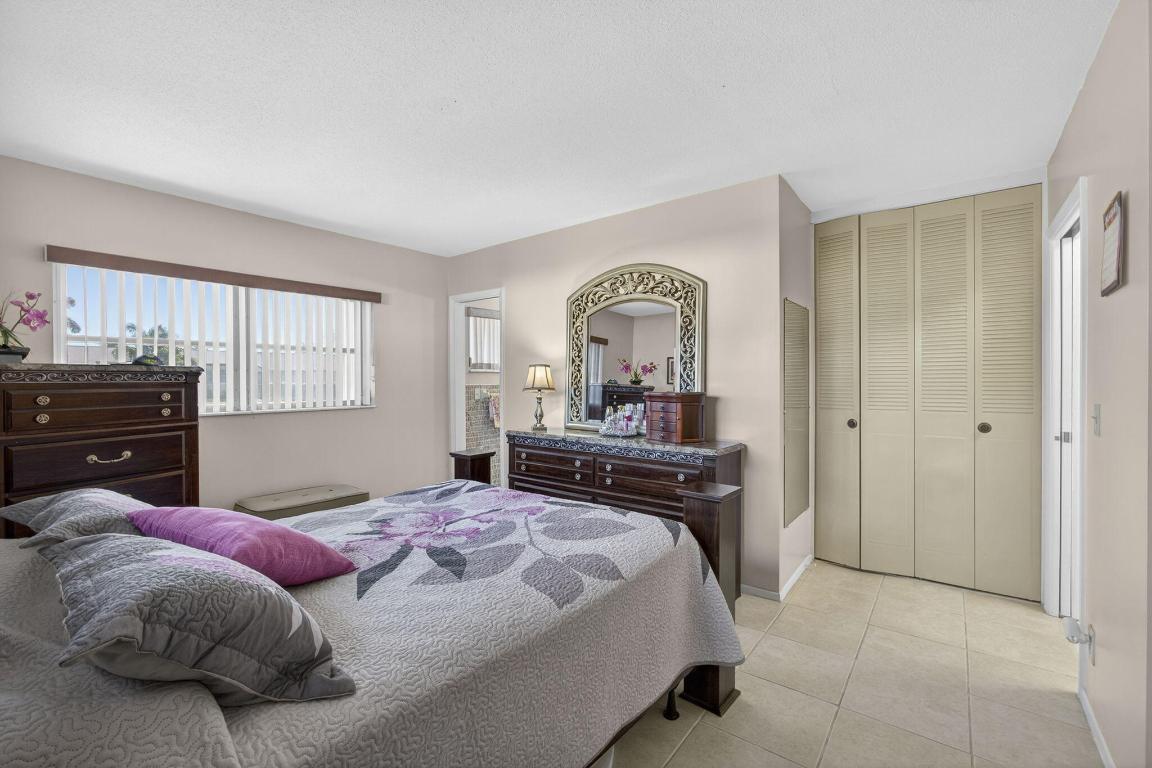 CRESTHAVEN VILLAS CONDO 21 - Residential