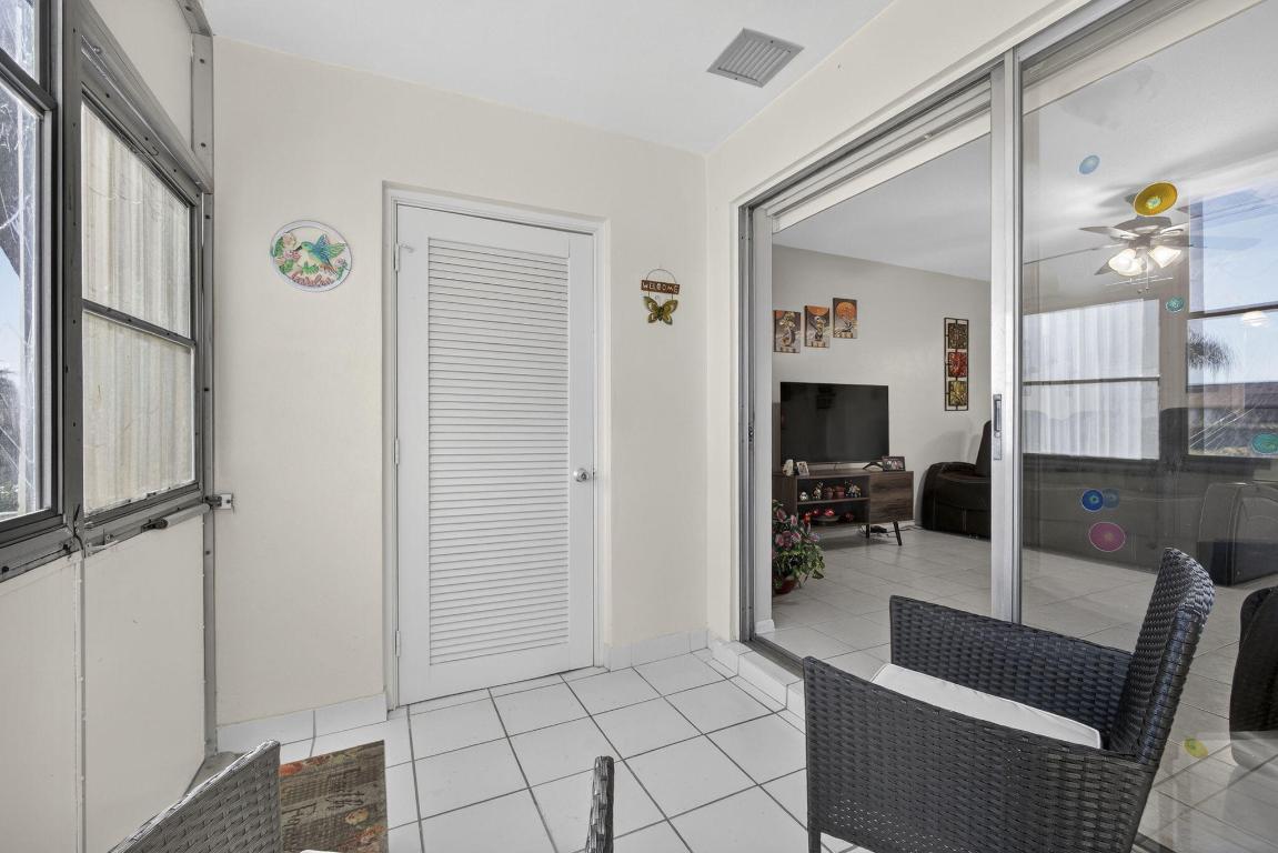 CRESTHAVEN VILLAS CONDO 21 - Residential