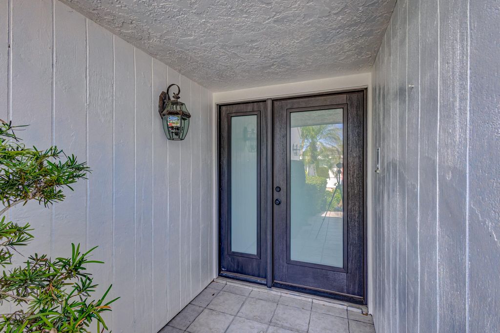 Photo of 17273 Bay Street, Jupiter, FL 33477 (MLS # R10981986)