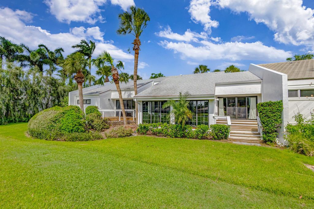 Photo of 17273 Bay Street, Jupiter, FL 33477 (MLS # R10981986)