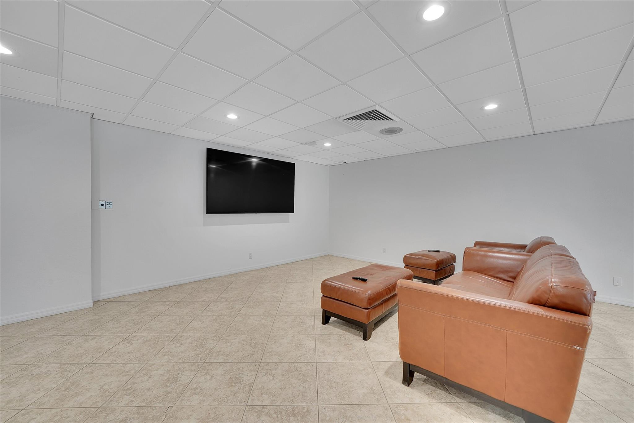 RIVIERA CONDO - Residential