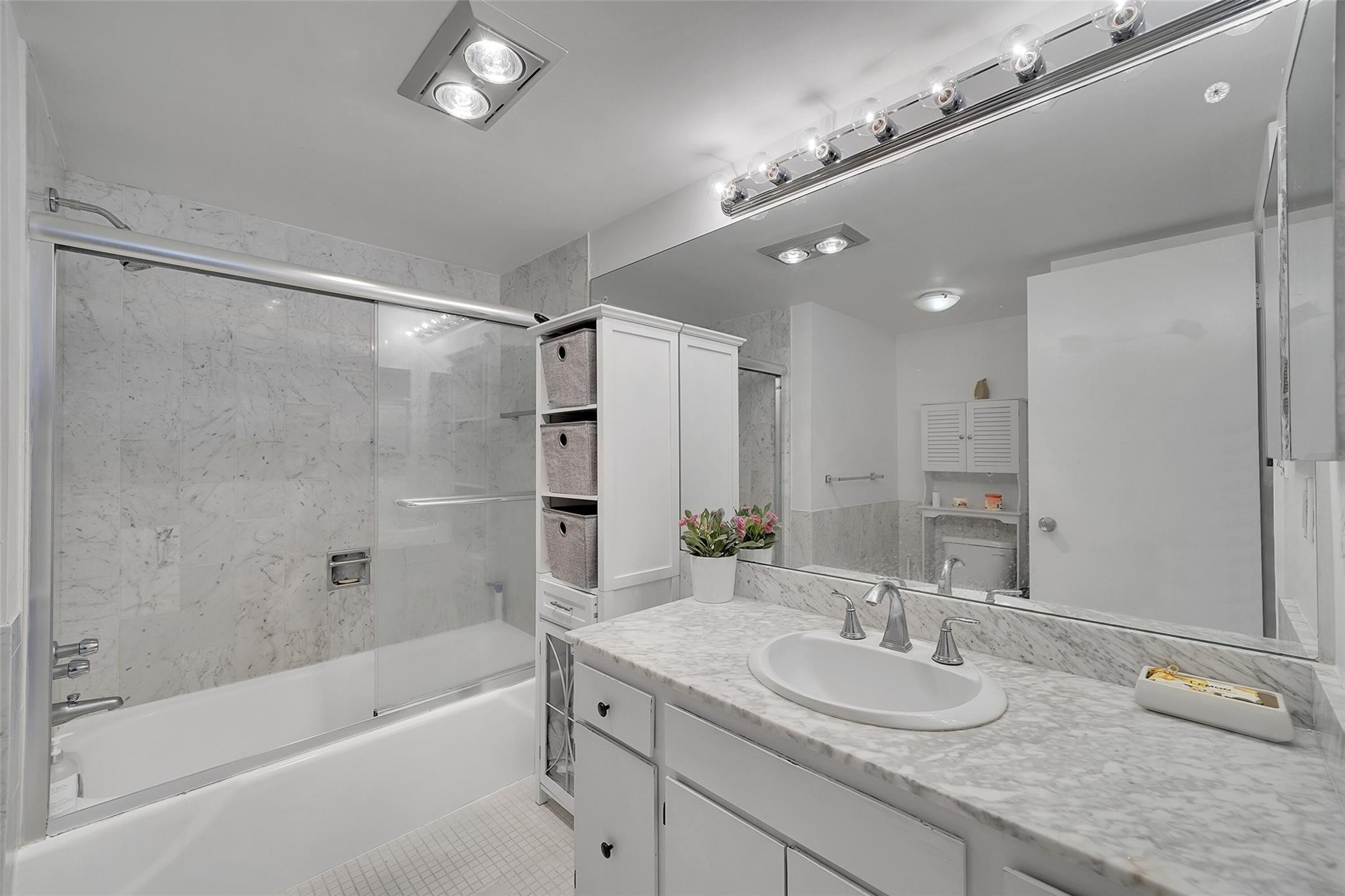 RIVIERA CONDO - Residential