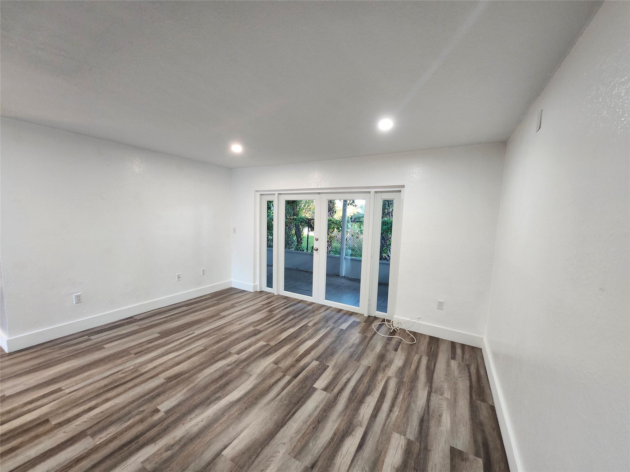 MIRAMAR CLUB HOMES - Residential