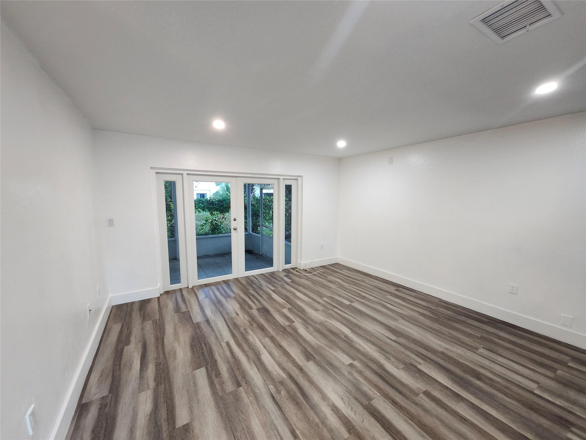 MIRAMAR CLUB HOMES - Residential