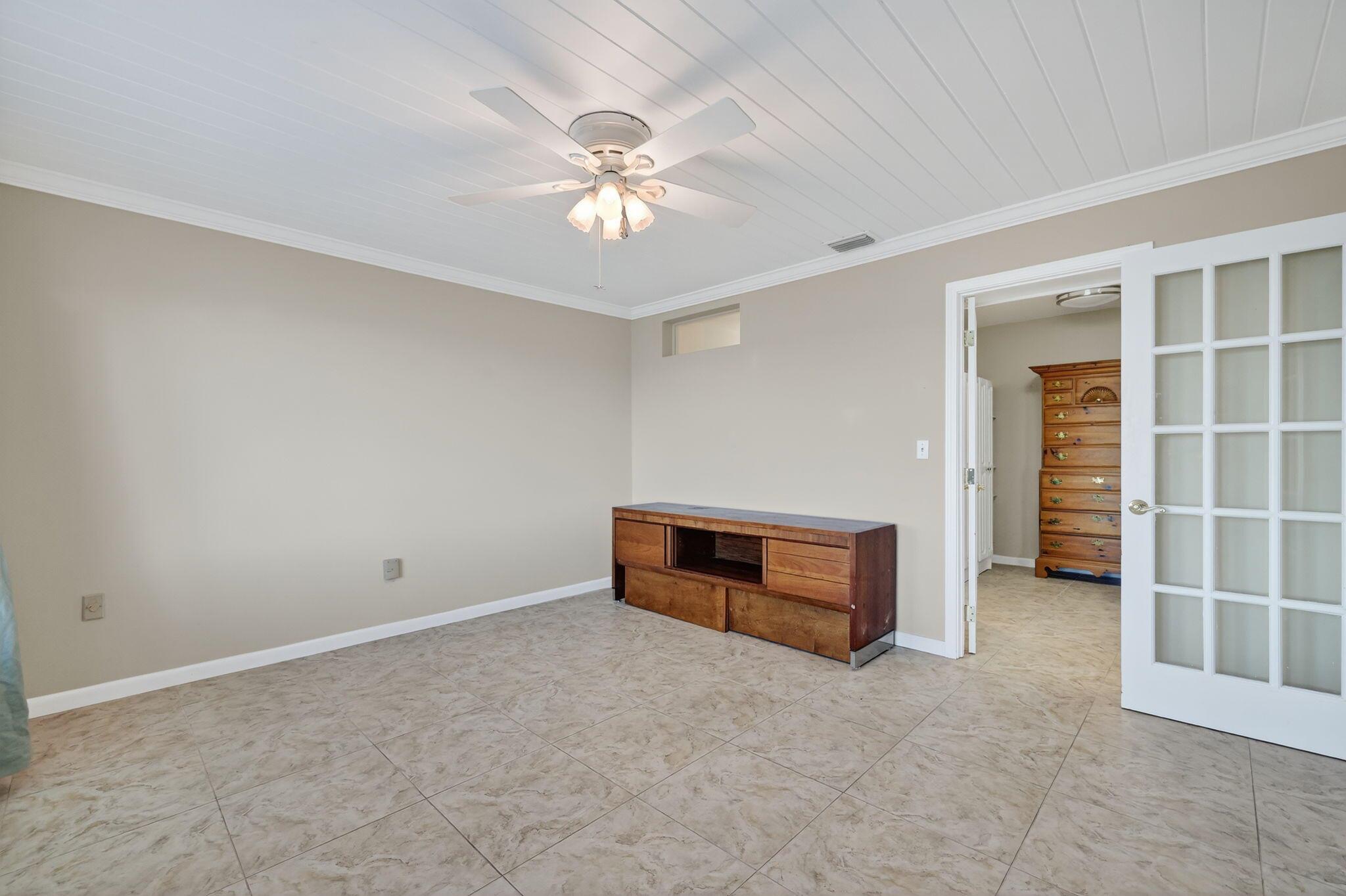 SEA TERN OF HUTCHINSON IS - Residential