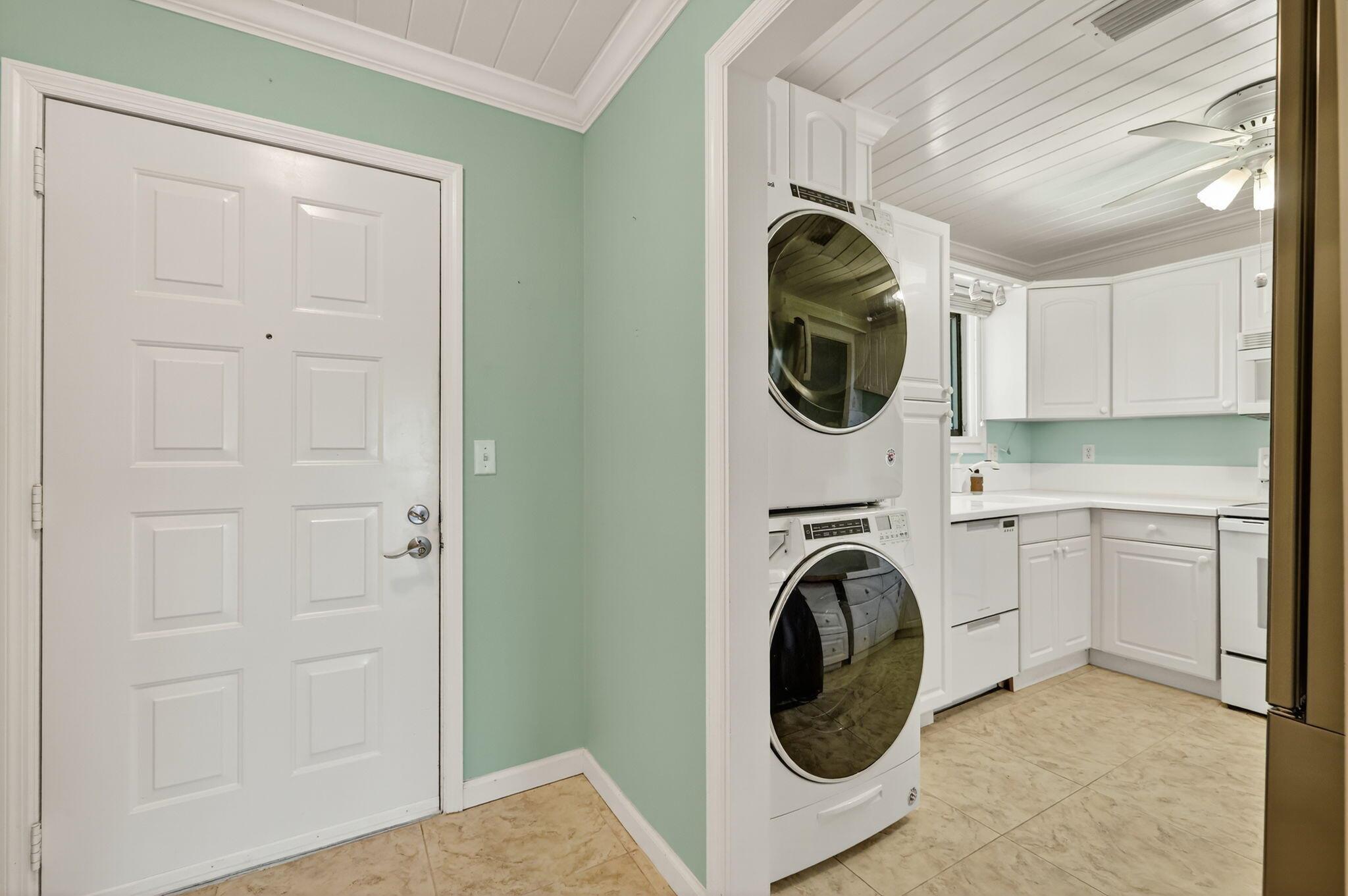 SEA TERN OF HUTCHINSON IS - Residential