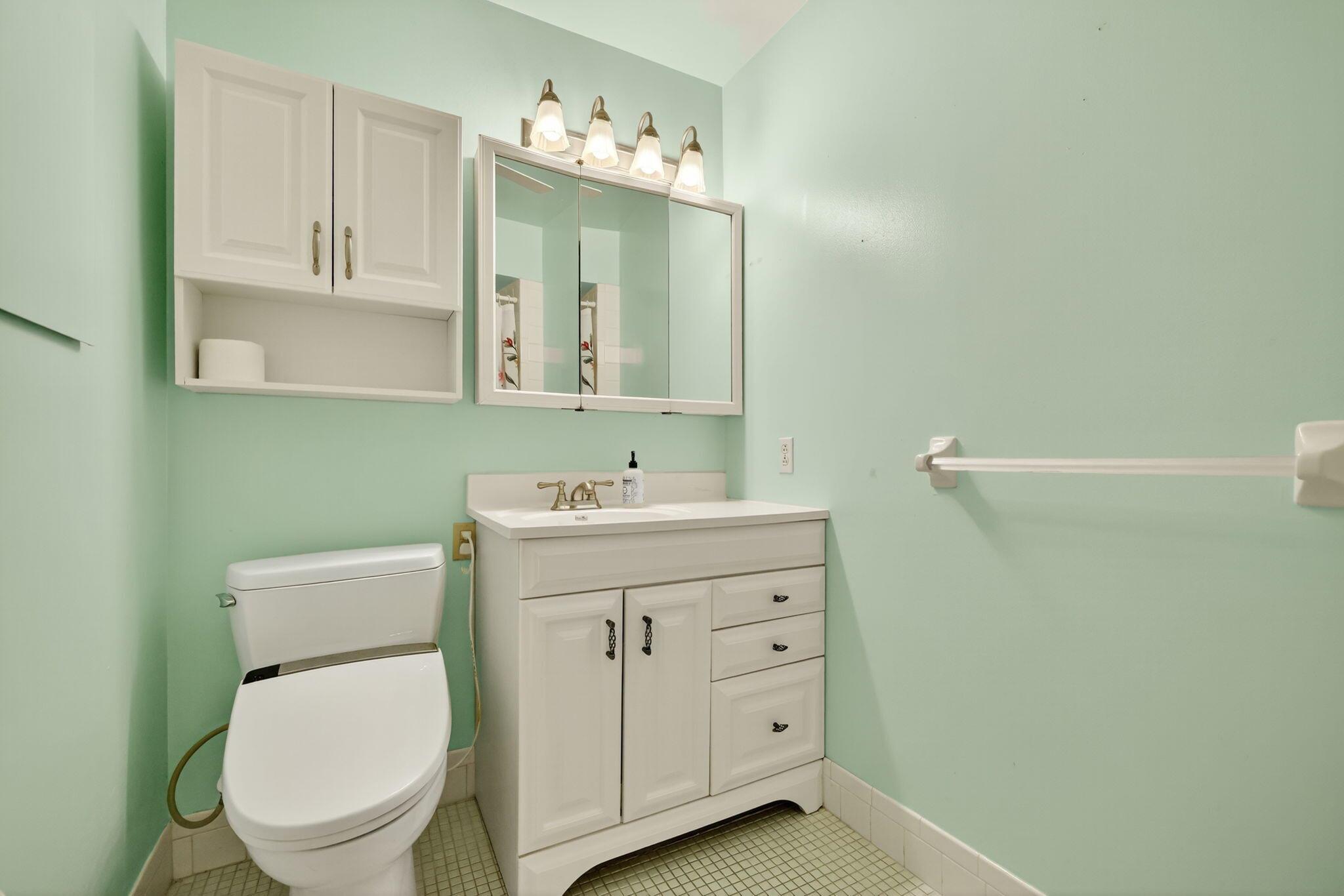 SEA TERN OF HUTCHINSON IS - Residential