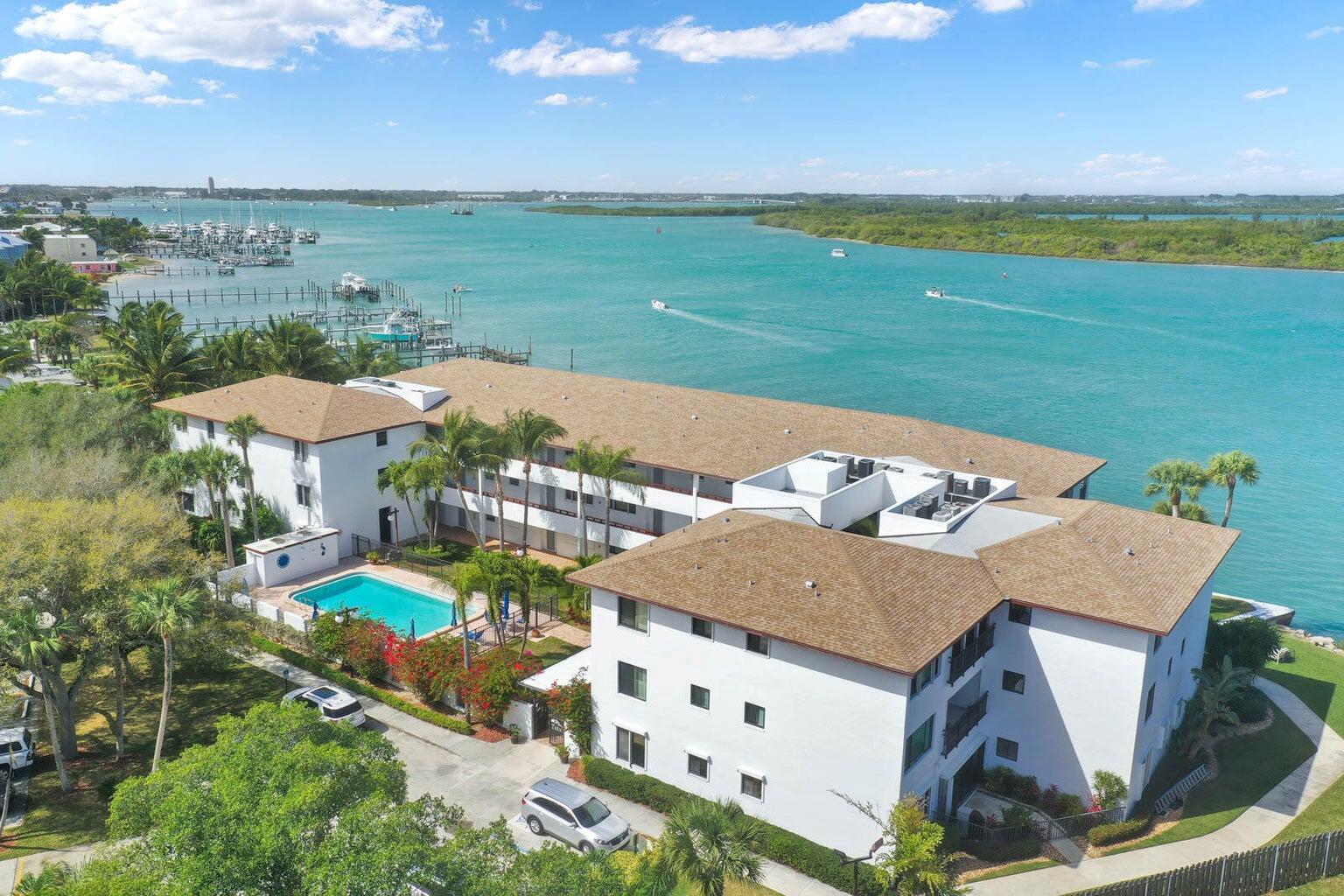 SEA TERN OF HUTCHINSON IS - Residential