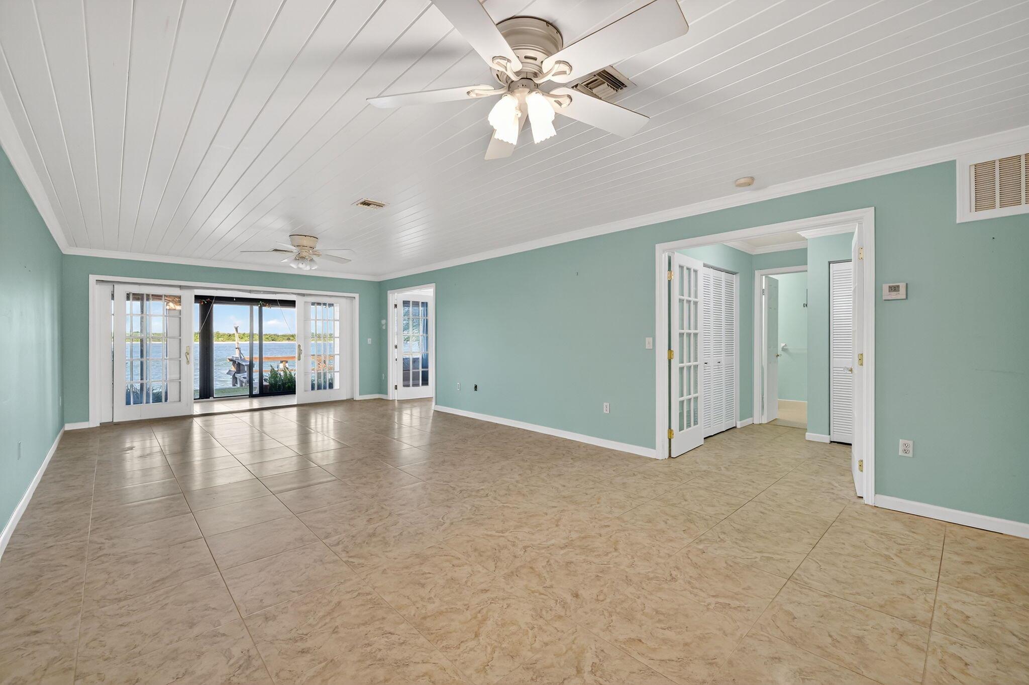 SEA TERN OF HUTCHINSON IS - Residential