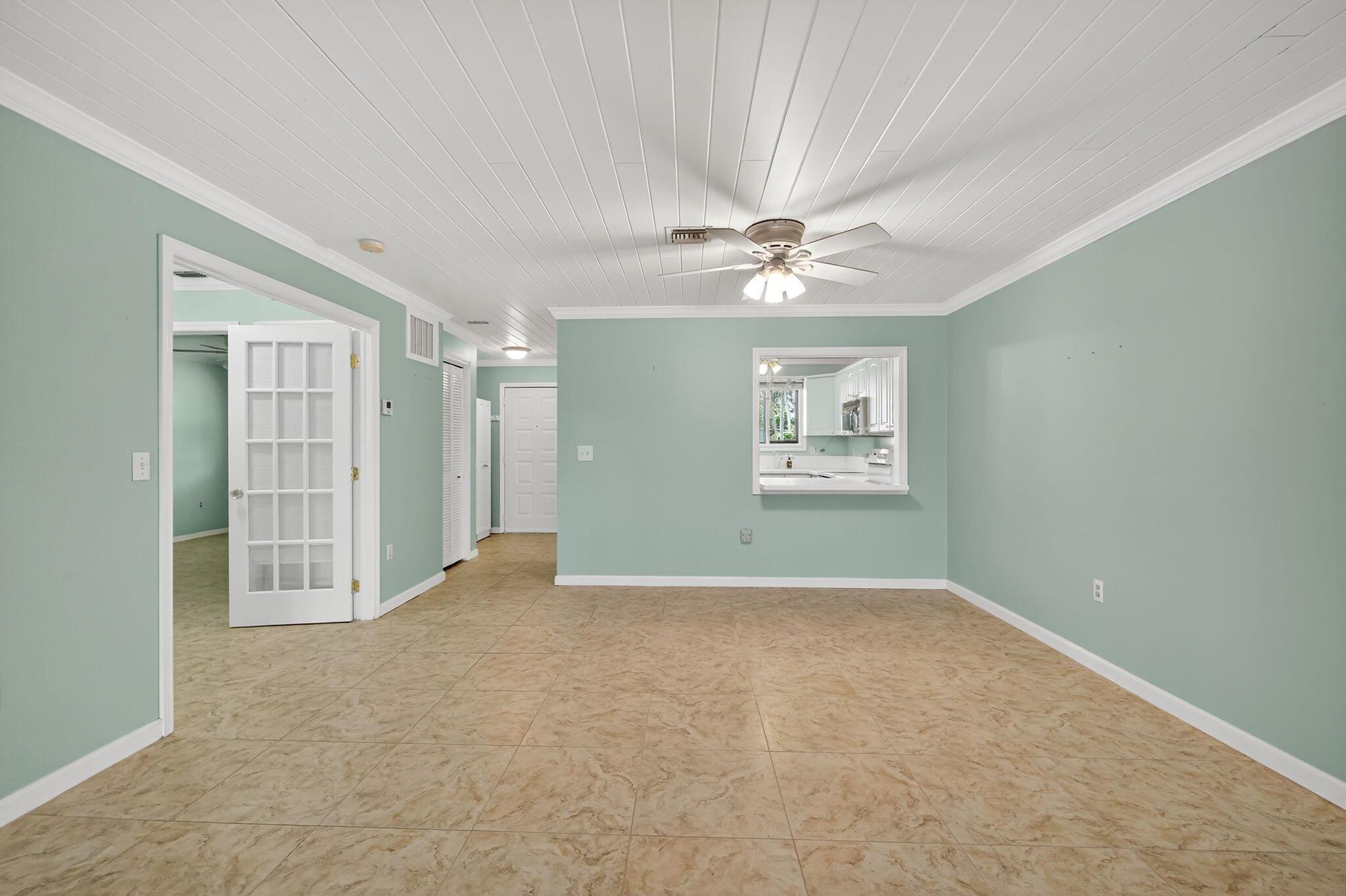 SEA TERN OF HUTCHINSON IS - Residential