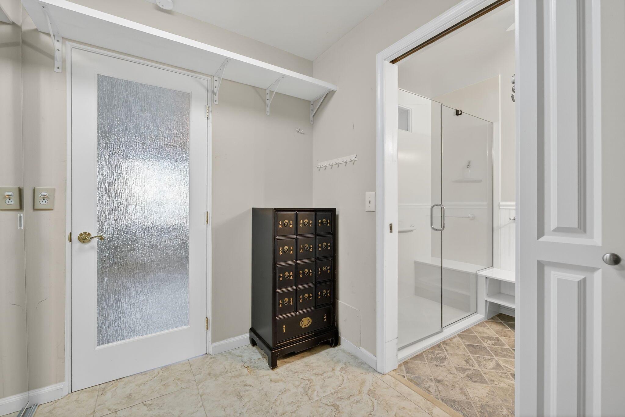 SEA TERN OF HUTCHINSON IS - Residential