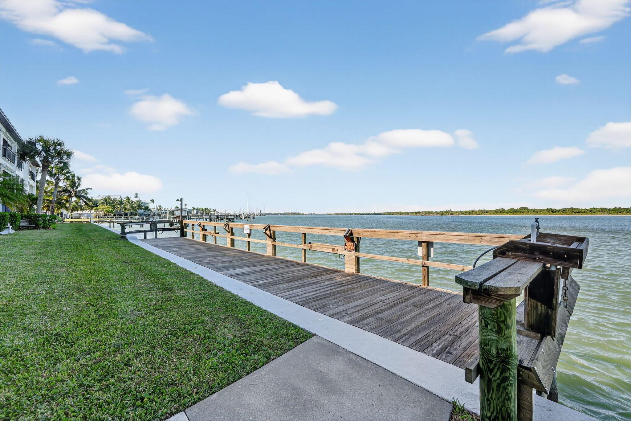 SEA TERN OF HUTCHINSON IS - Residential