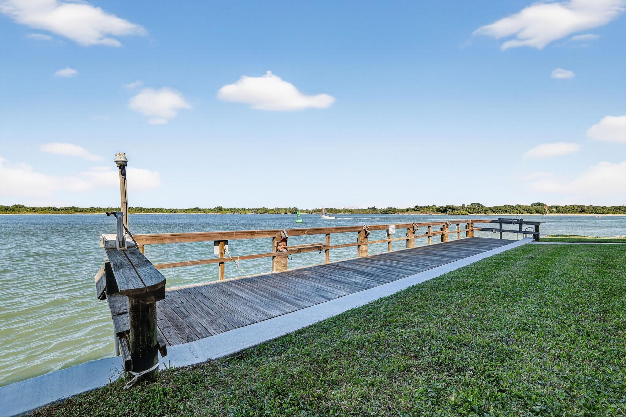 SEA TERN OF HUTCHINSON IS - Residential