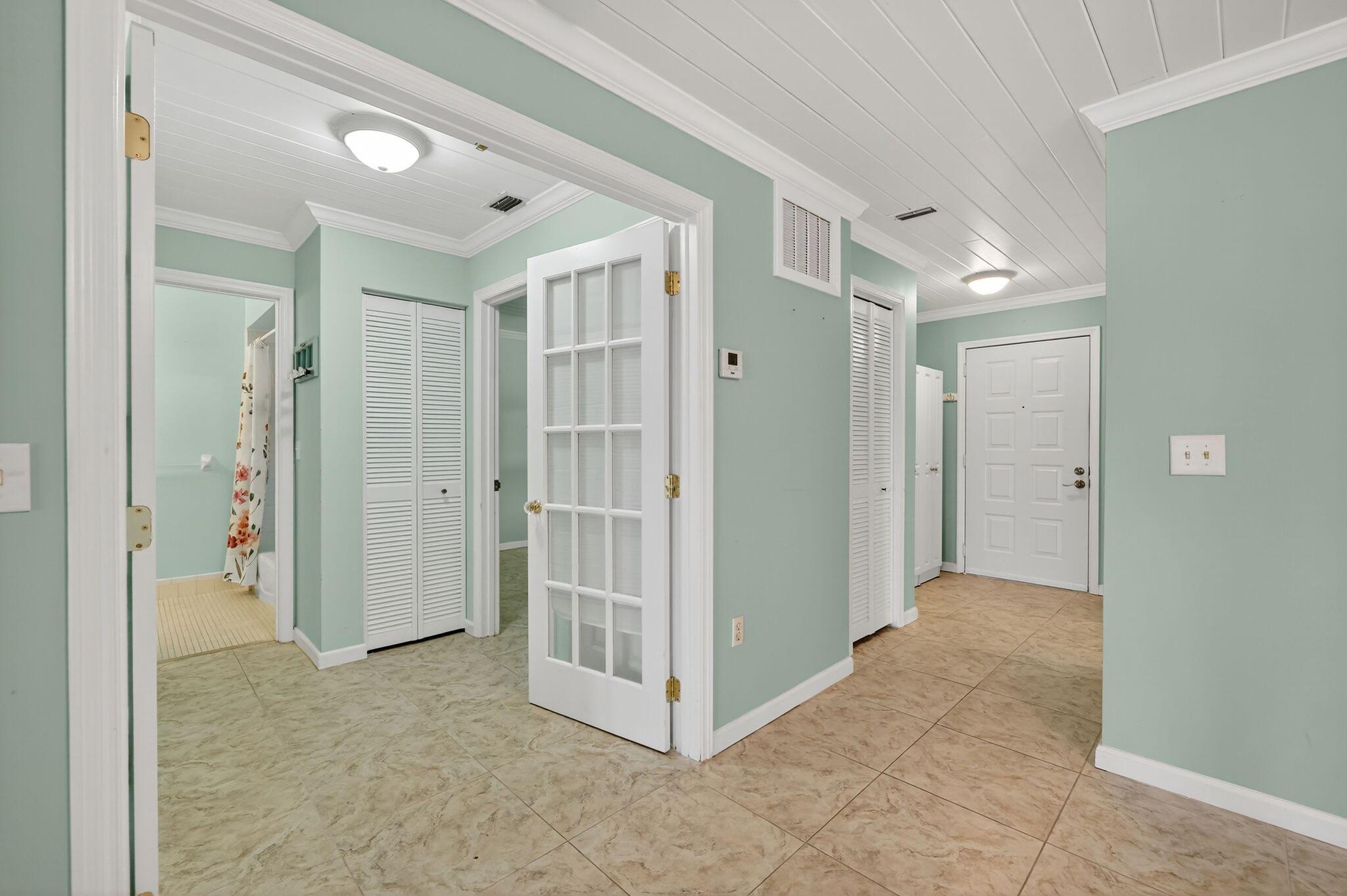 SEA TERN OF HUTCHINSON IS - Residential