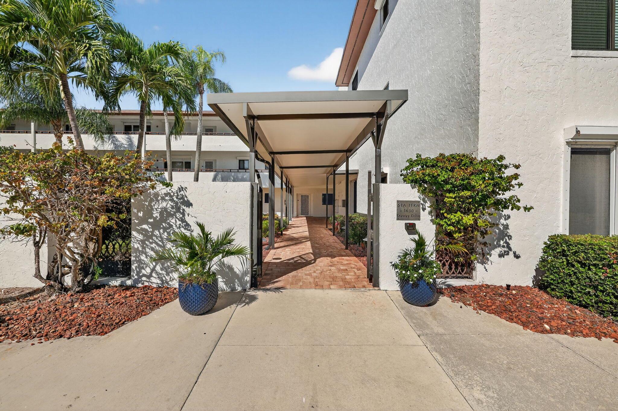 SEA TERN OF HUTCHINSON IS - Residential