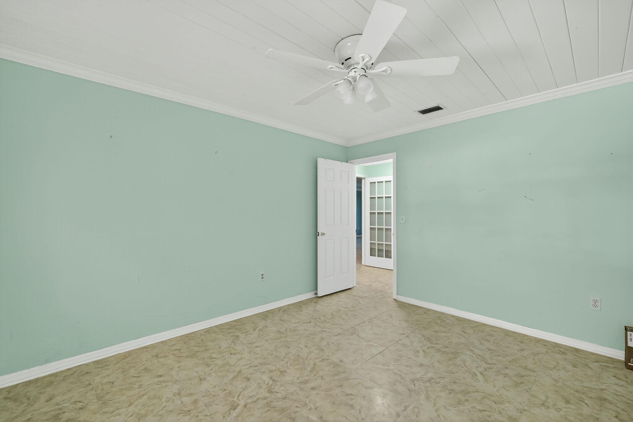 SEA TERN OF HUTCHINSON IS - Residential