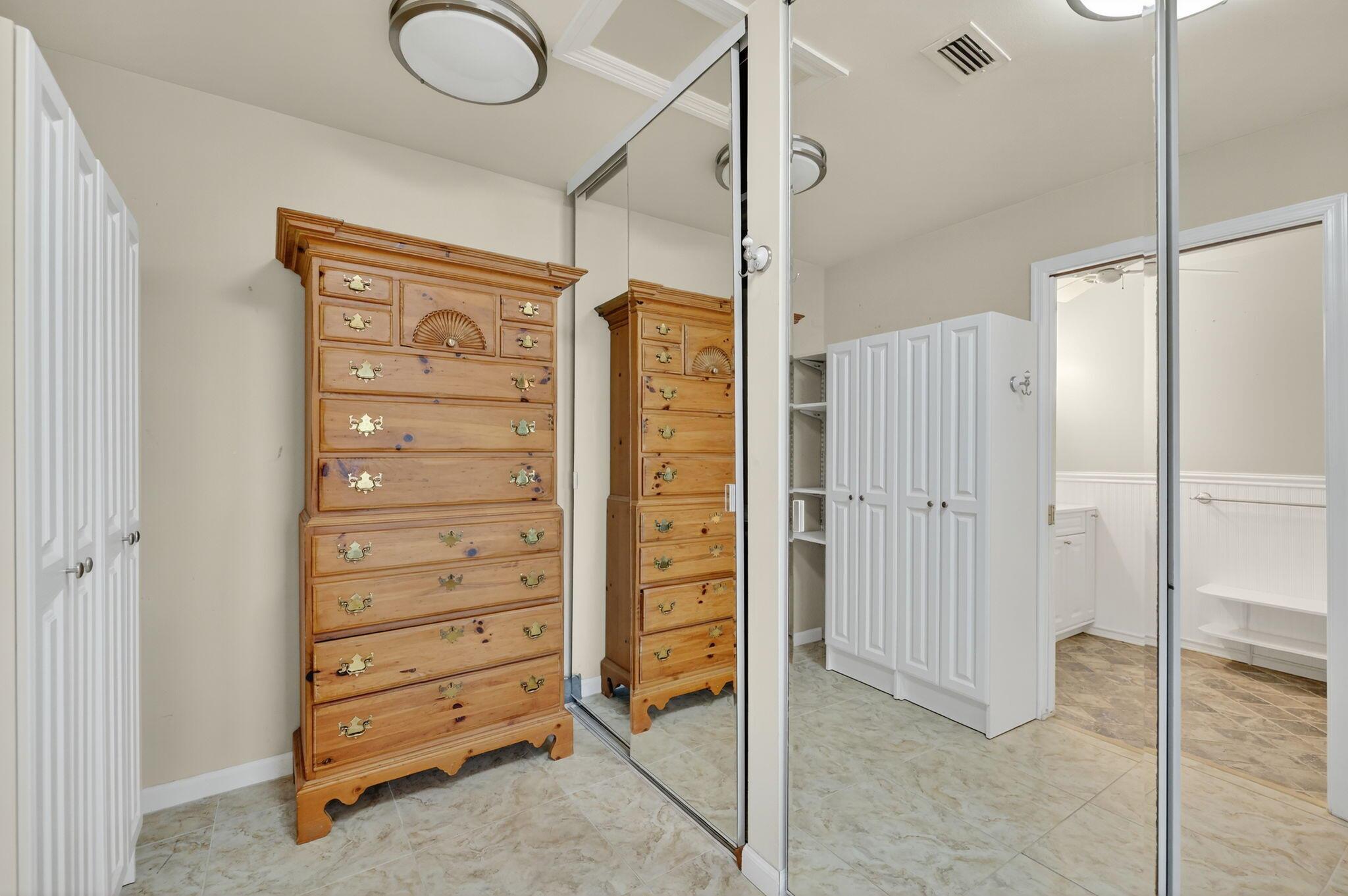 SEA TERN OF HUTCHINSON IS - Residential