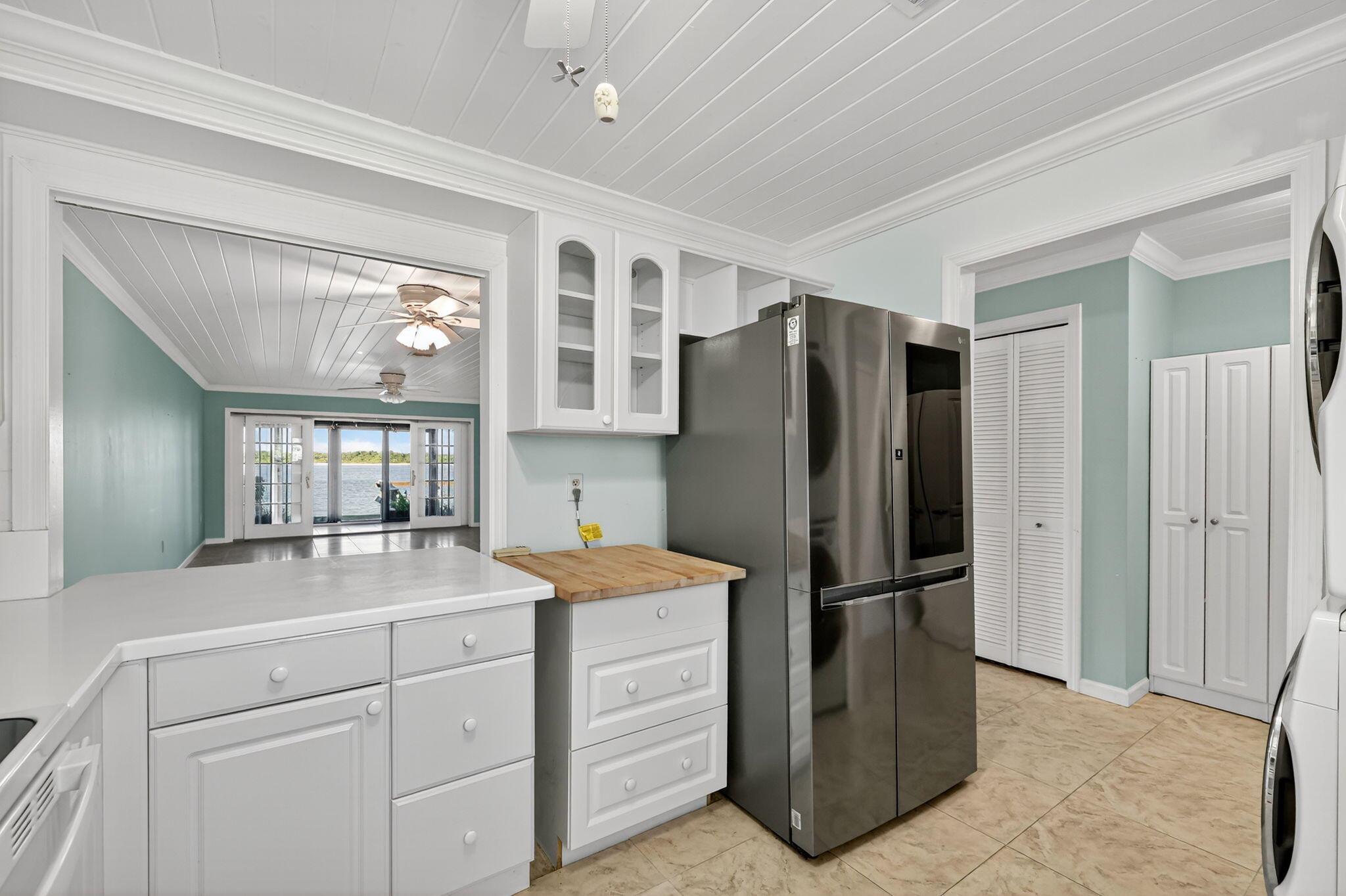 SEA TERN OF HUTCHINSON IS - Residential