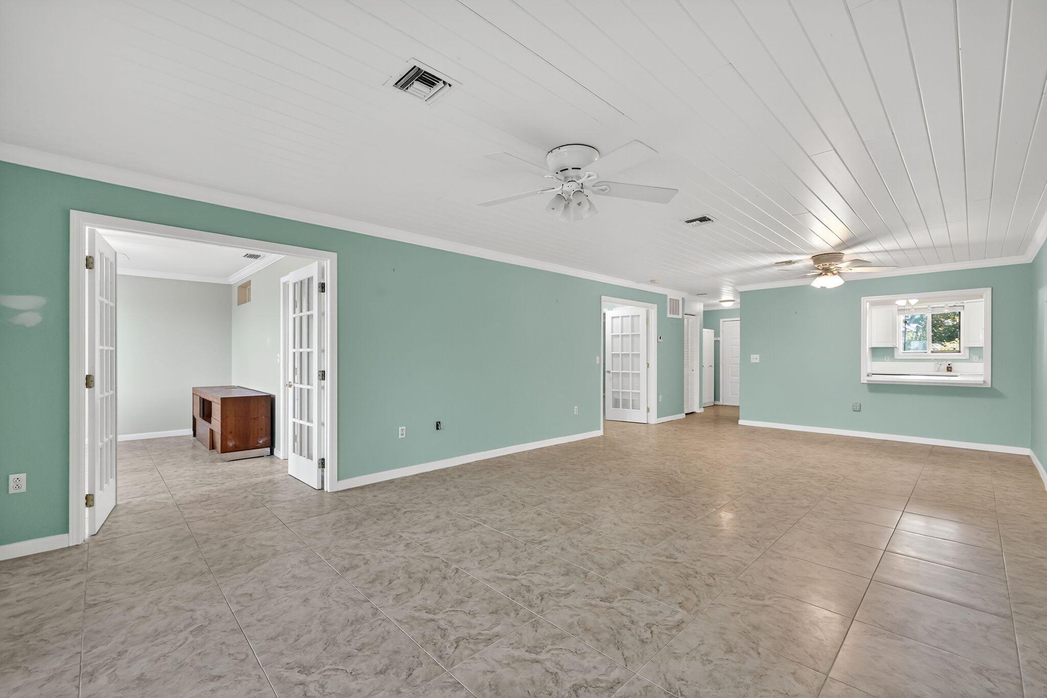 SEA TERN OF HUTCHINSON IS - Residential