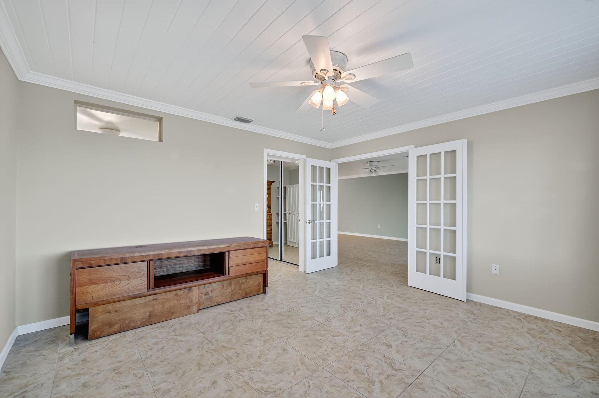 SEA TERN OF HUTCHINSON IS - Residential