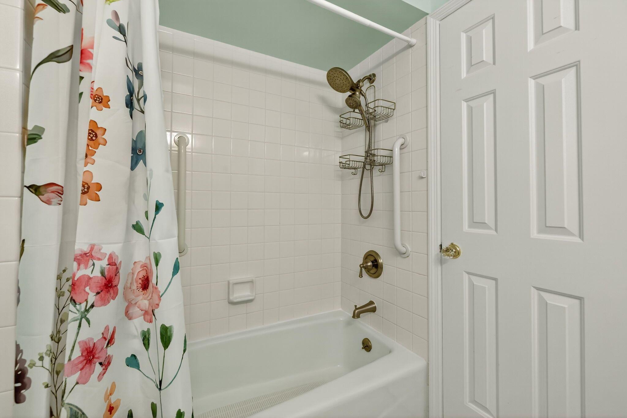 SEA TERN OF HUTCHINSON IS - Residential