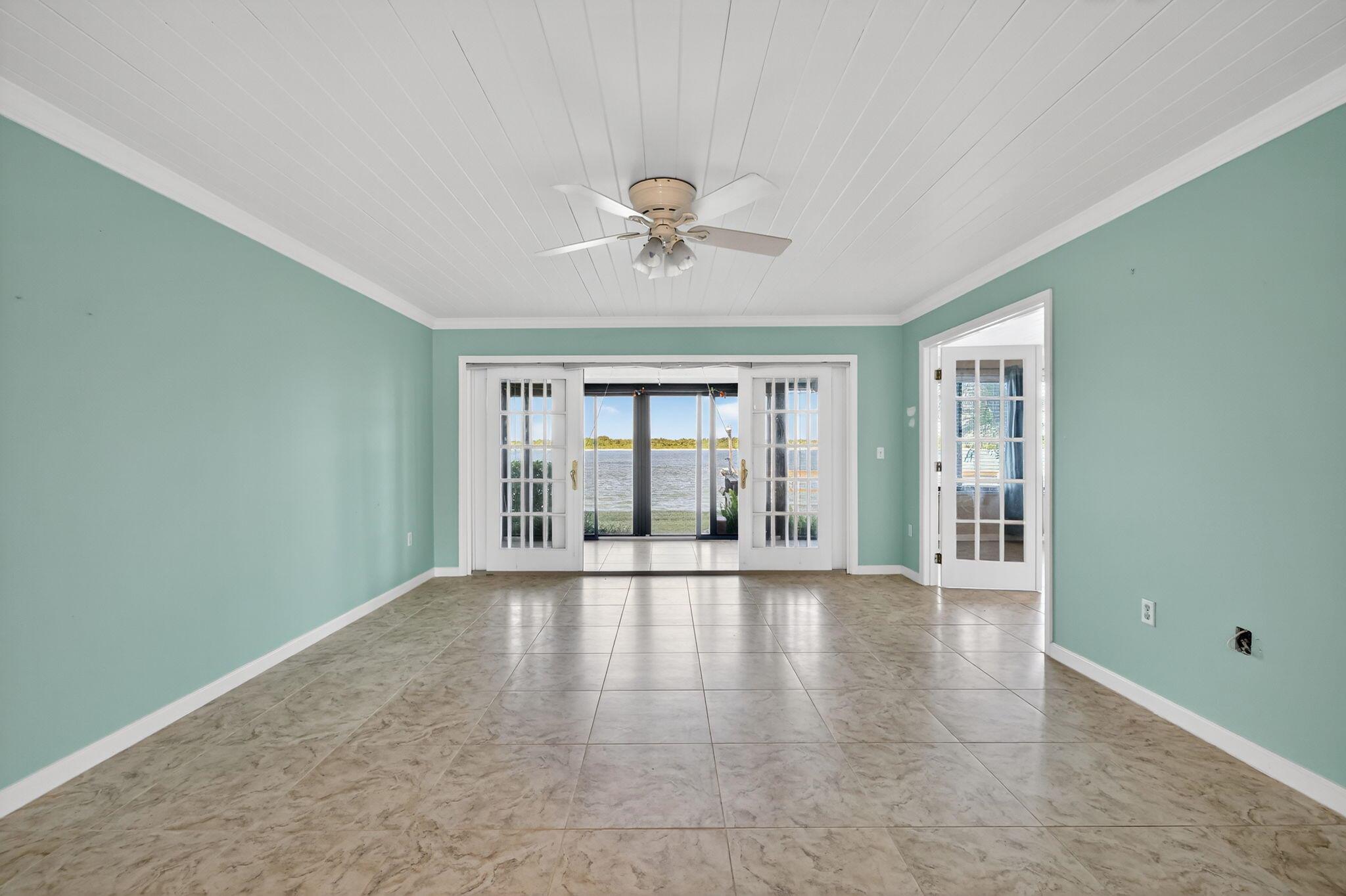 SEA TERN OF HUTCHINSON IS - Residential