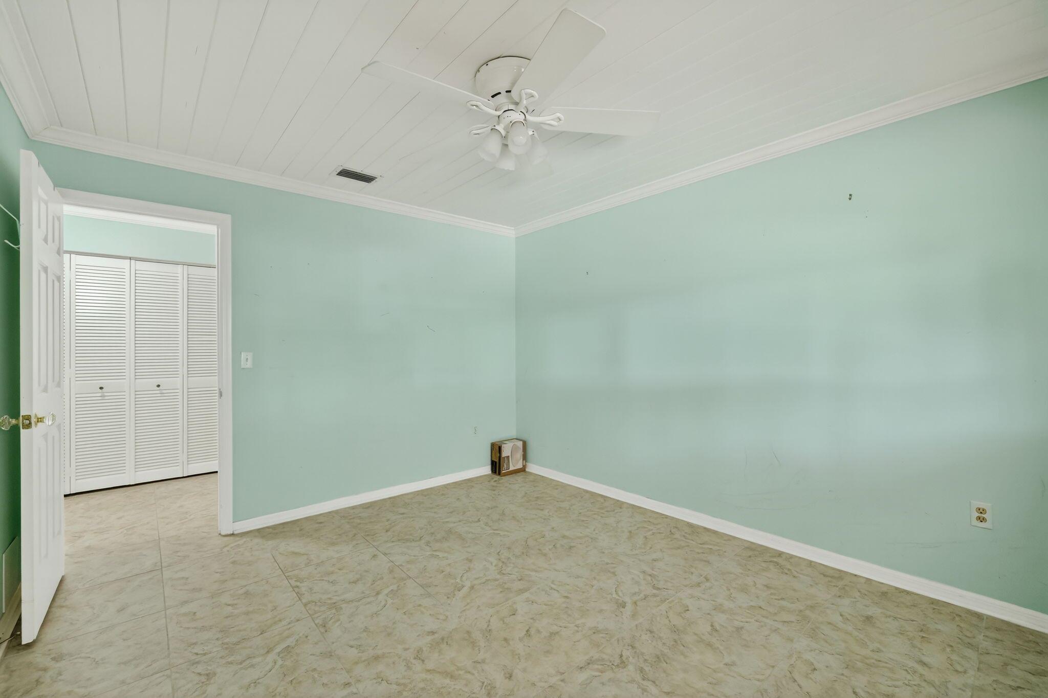 SEA TERN OF HUTCHINSON IS - Residential