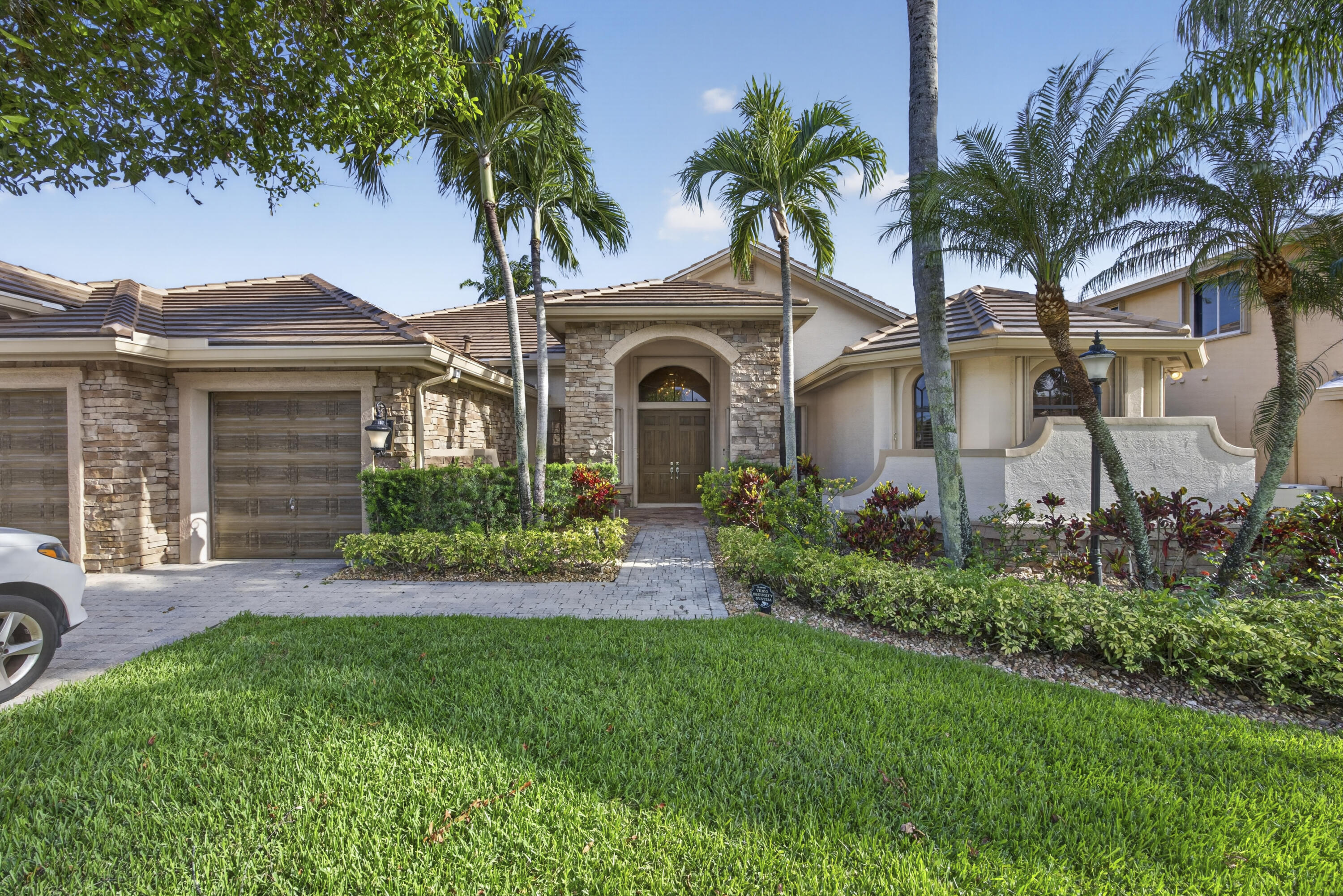 10715 Versailles Boulevard