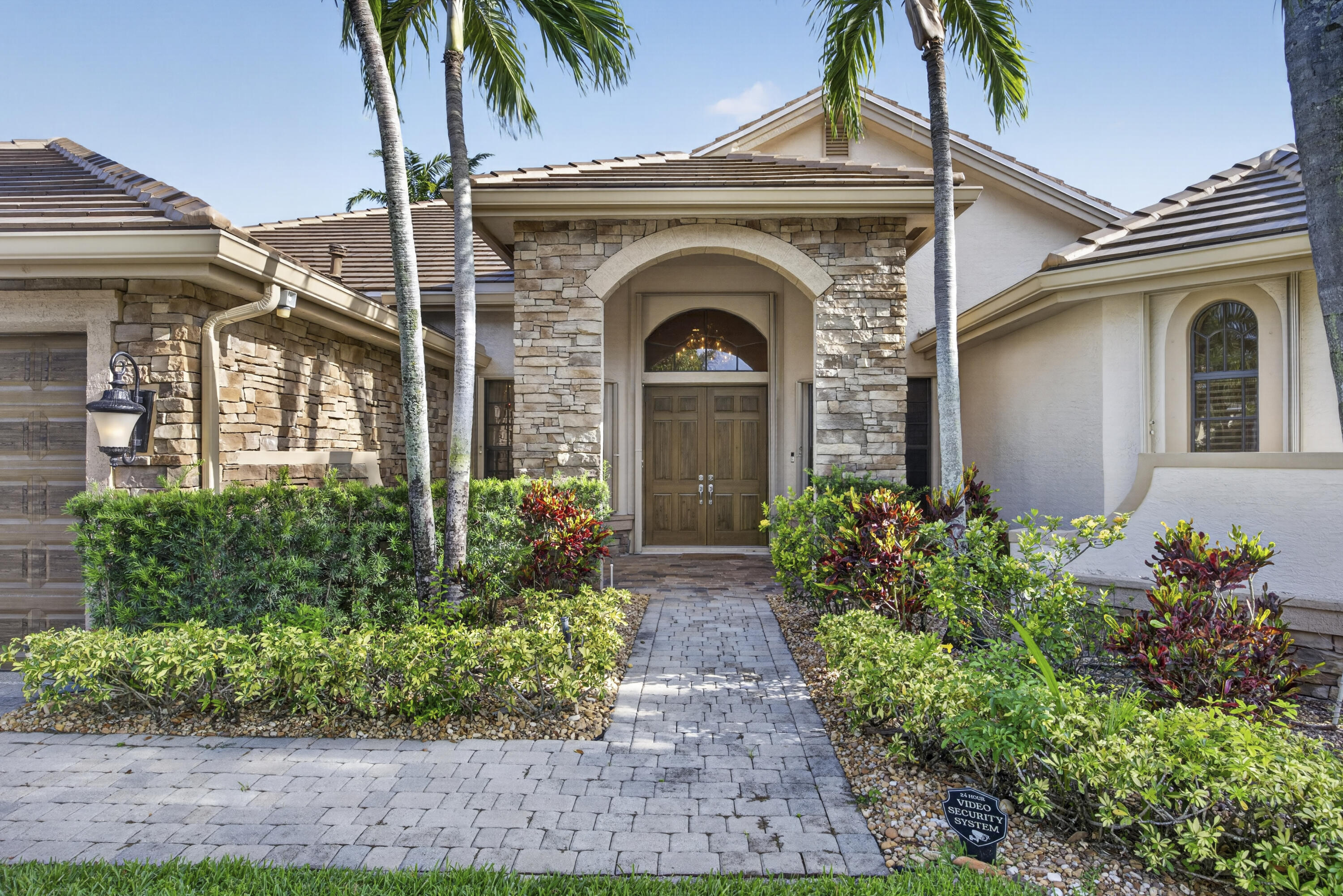 10715 Versailles Boulevard