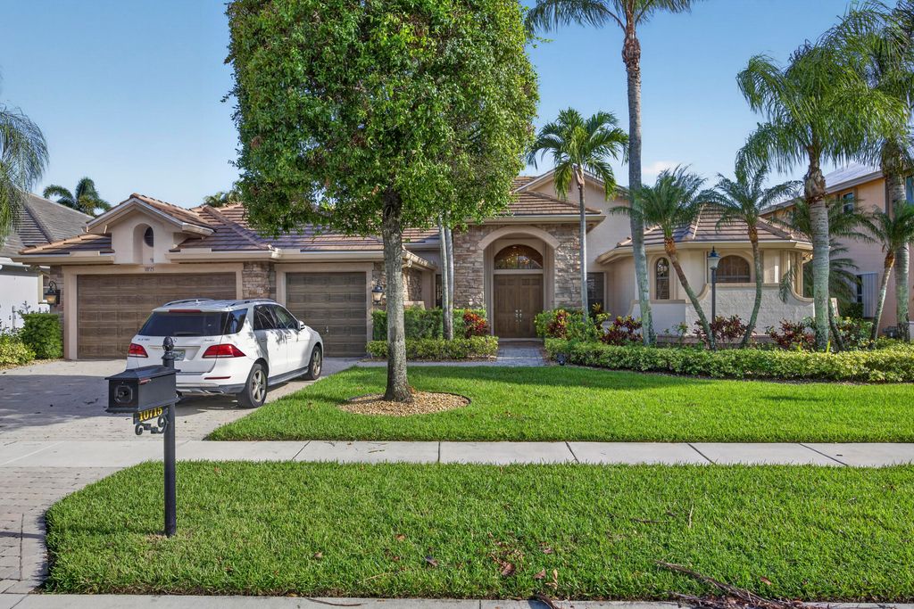 Photo of 10715 Versailles Boulevard, Wellington, FL 33449 (MLS # B26052600)