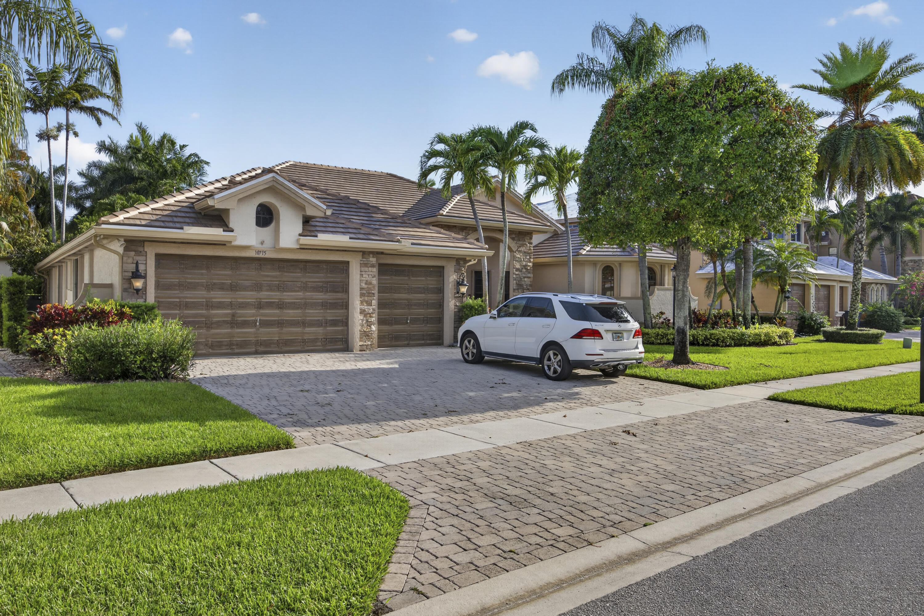 10715 Versailles Boulevard