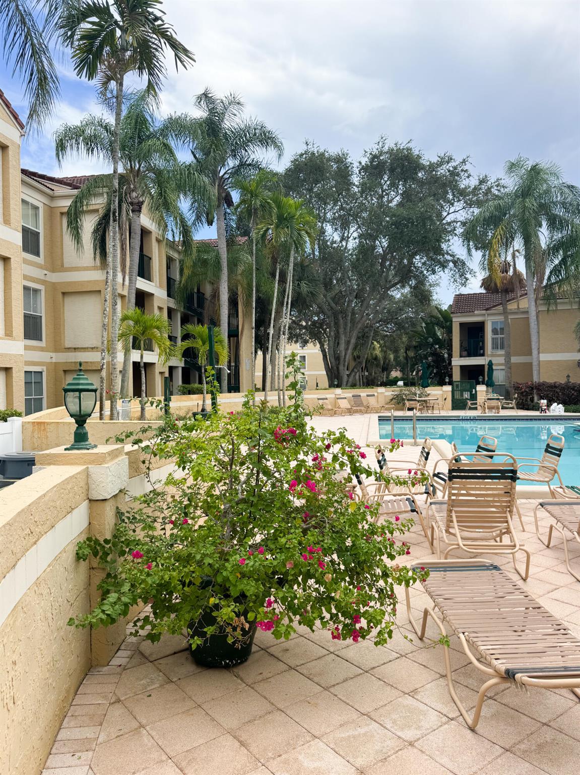 SAVANNAH AT RIVERSIDE CON - Residential Lease