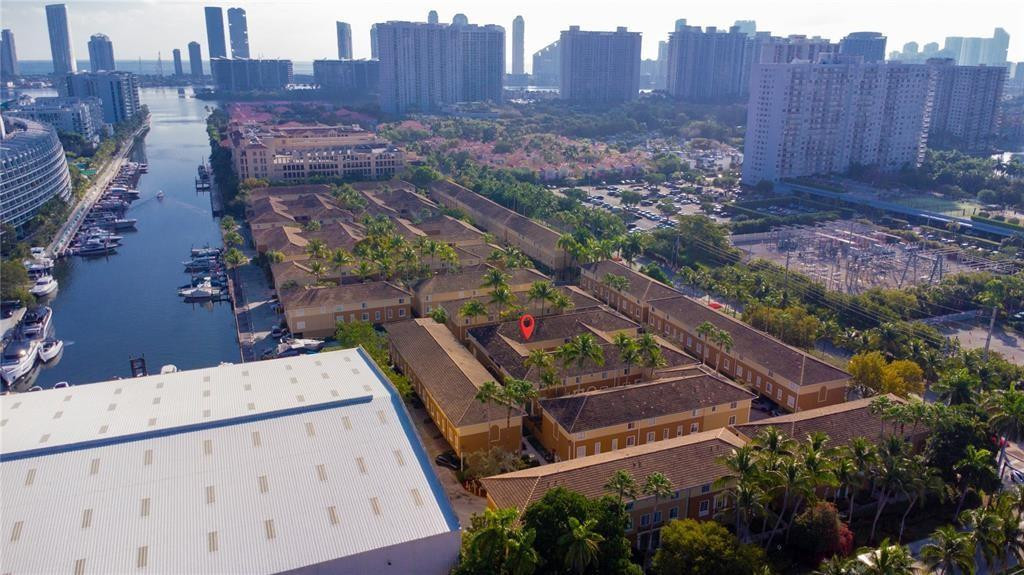 AVENTI AT AVENTURA - Residential