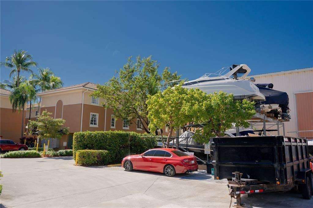 AVENTI AT AVENTURA - Residential