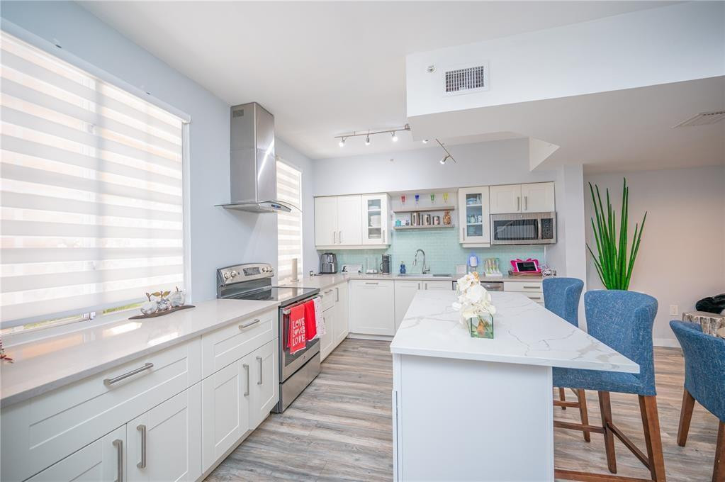 AVENTI AT AVENTURA - Residential