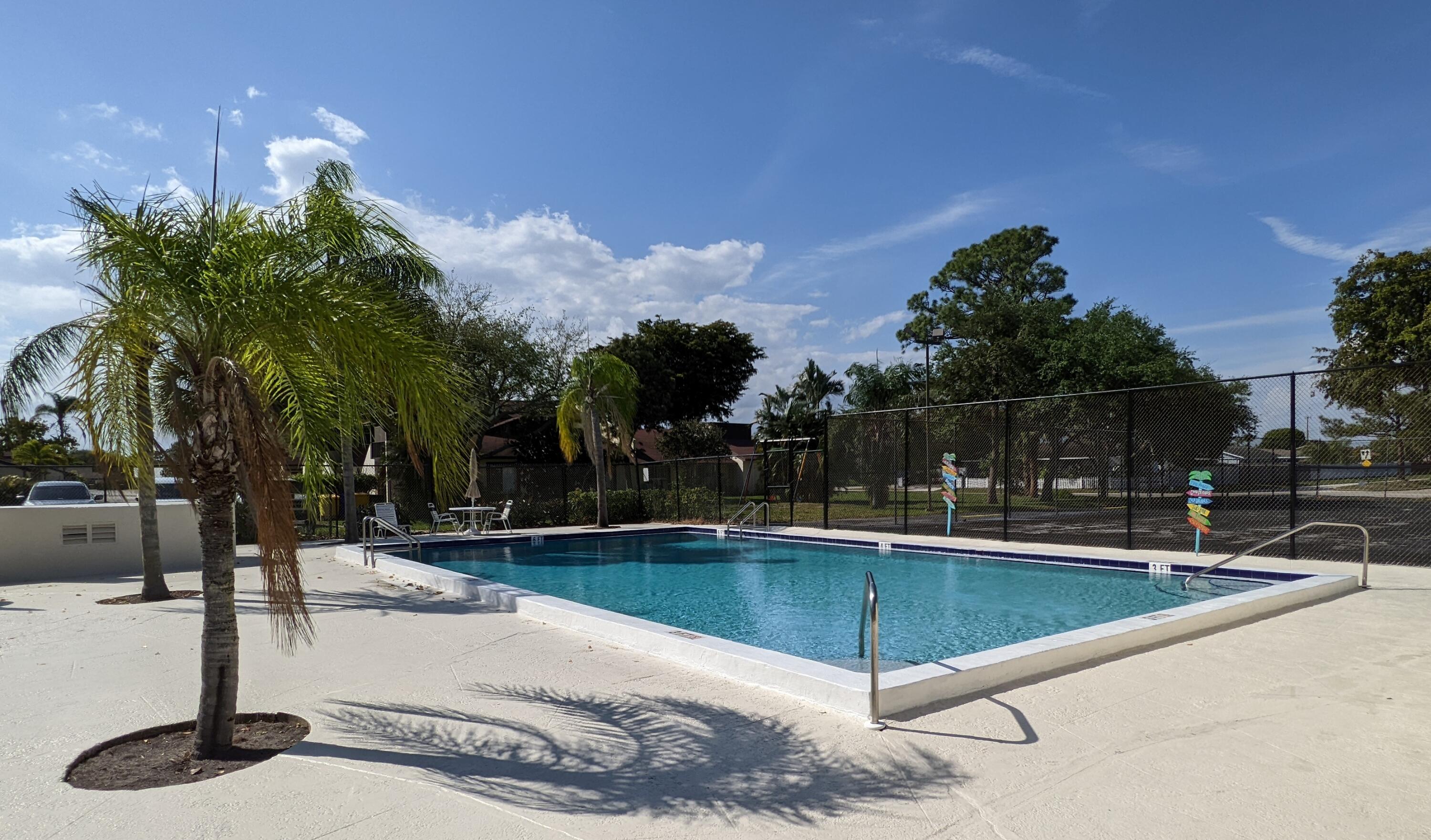 FOREST CONDO - Residential