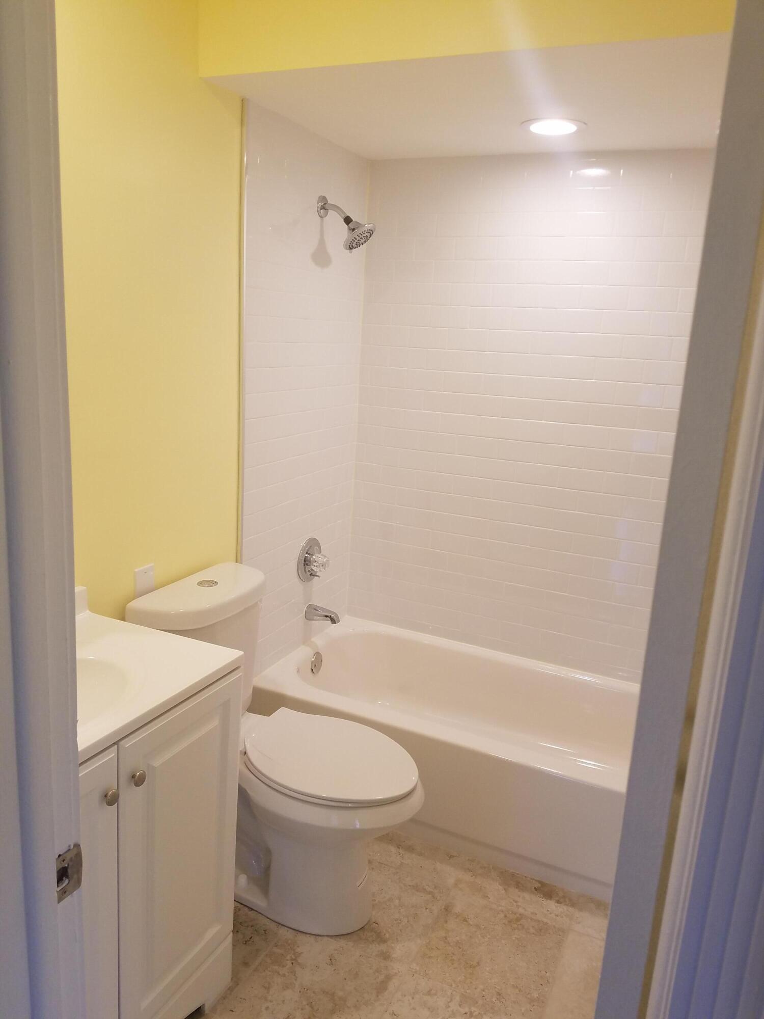 FOREST CONDO - Residential