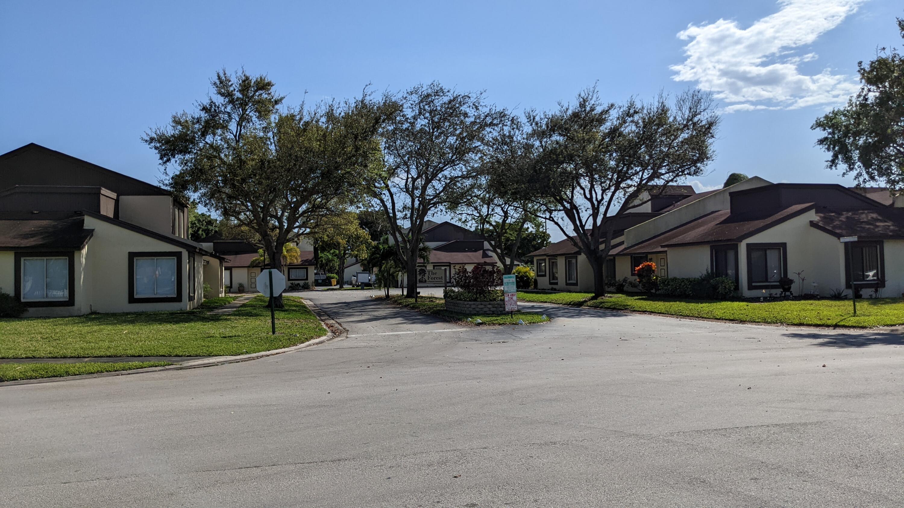 FOREST CONDO - Residential