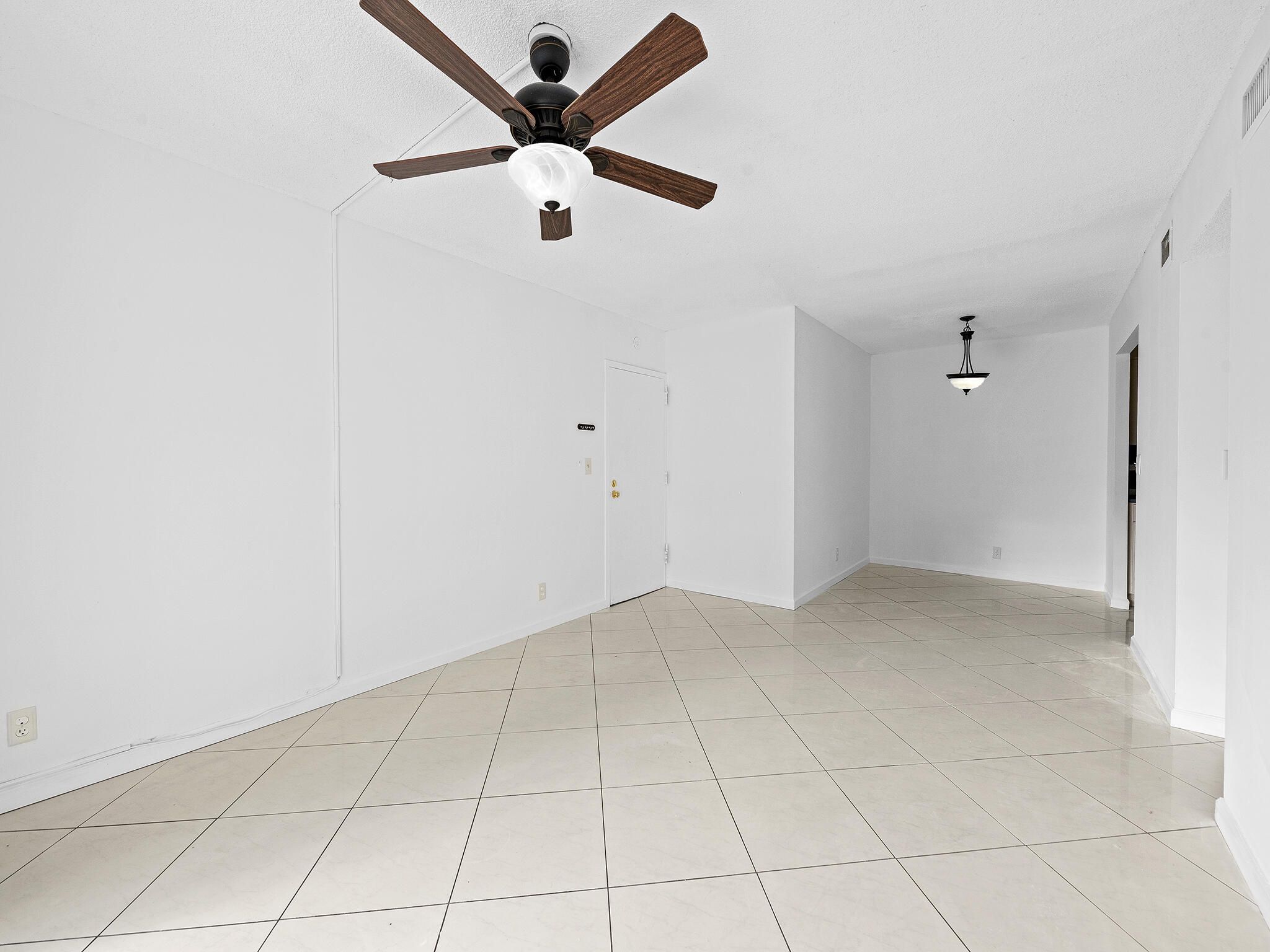 ENTRADA CONDOMINIUM I - Residential Lease