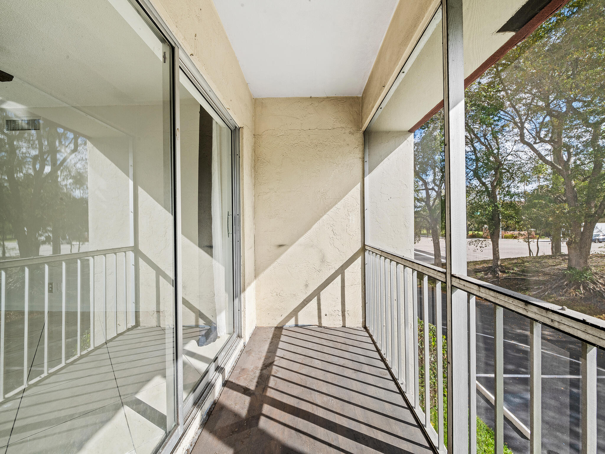 ENTRADA CONDOMINIUM I - Residential Lease