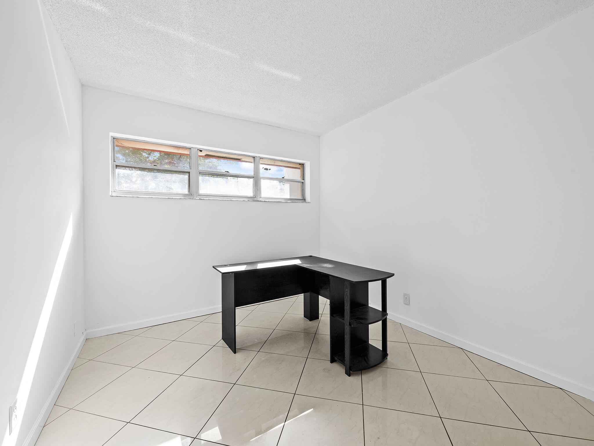 ENTRADA CONDOMINIUM I - Residential Lease