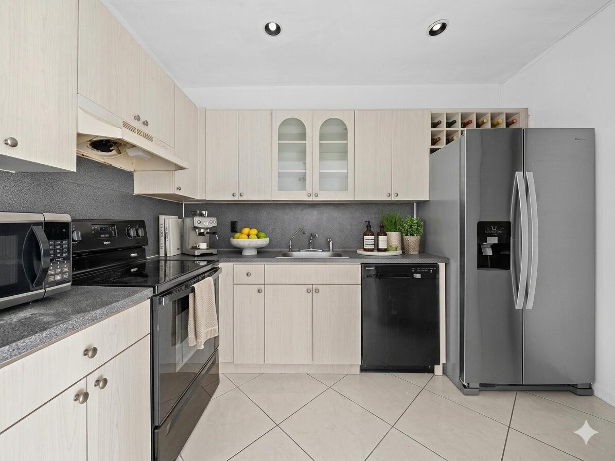 ENTRADA CONDOMINIUM I - Residential Lease