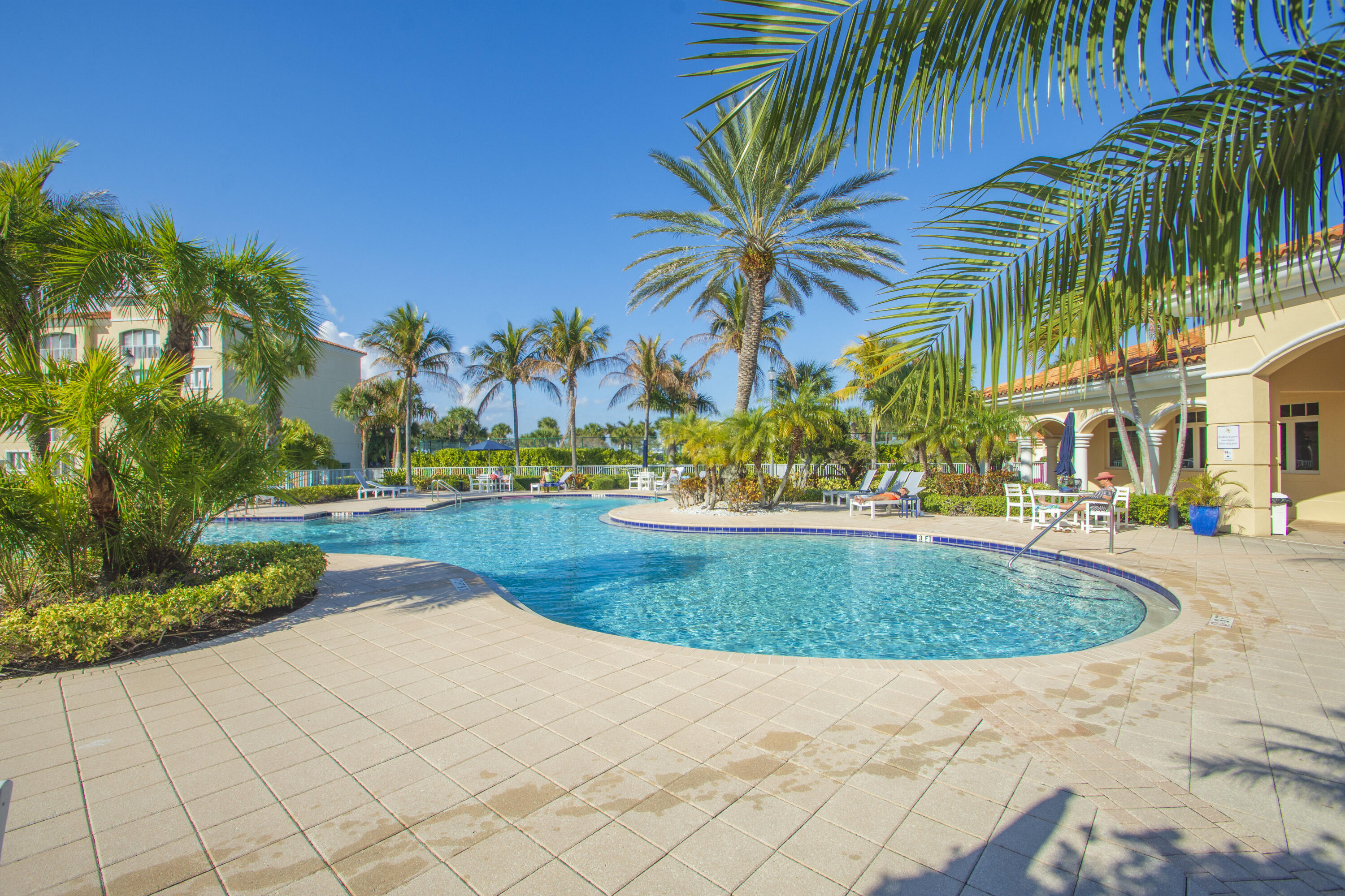 HARBOUR ISLE AT HUTCHINSON ISLAND EAST,A CONDOMINI - Residential