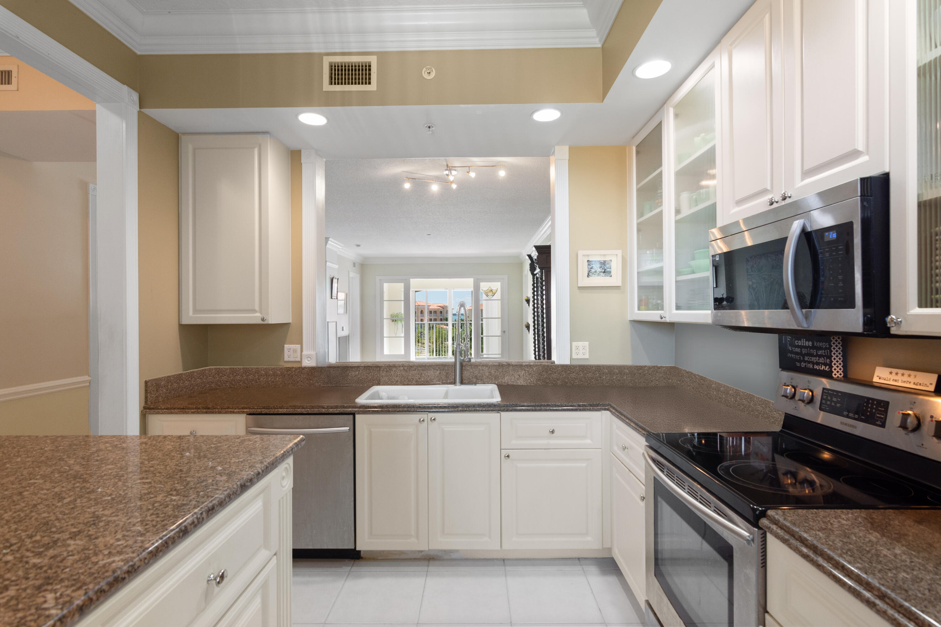 HARBOUR ISLE AT HUTCHINSON ISLAND EAST,A CONDOMINI - Residential