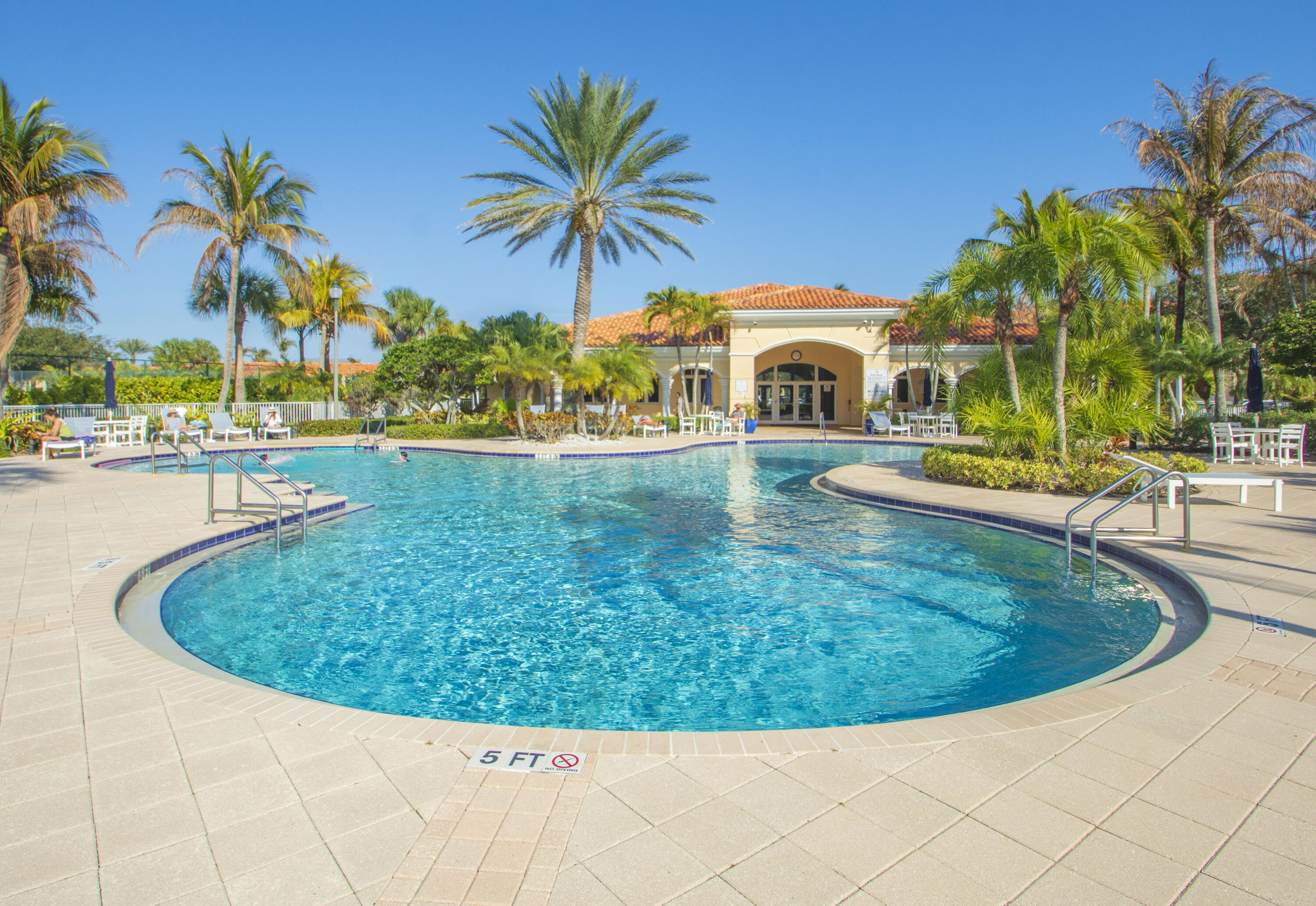 HARBOUR ISLE AT HUTCHINSON ISLAND EAST,A CONDOMINI - Residential
