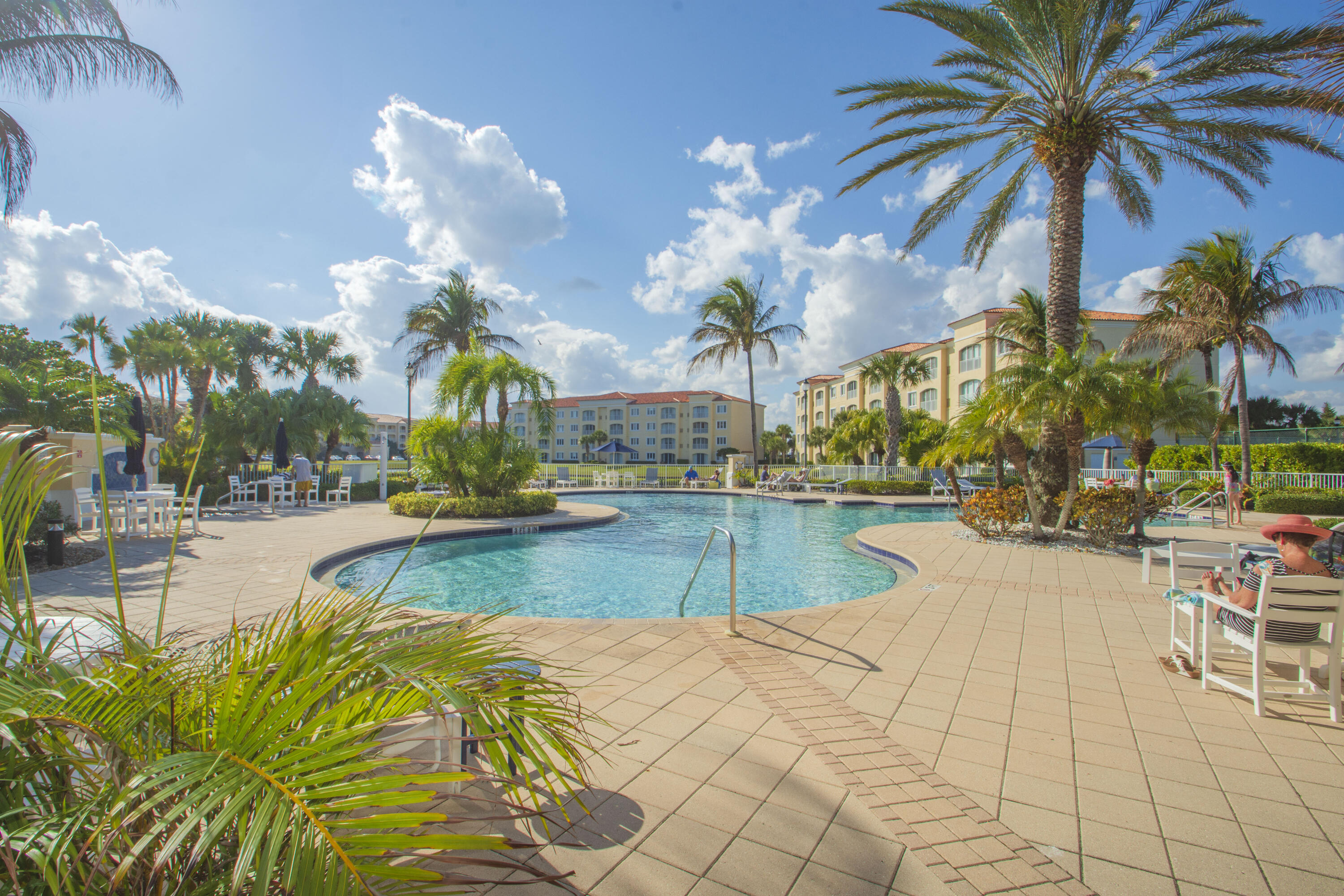 HARBOUR ISLE AT HUTCHINSON ISLAND EAST,A CONDOMINI - Residential