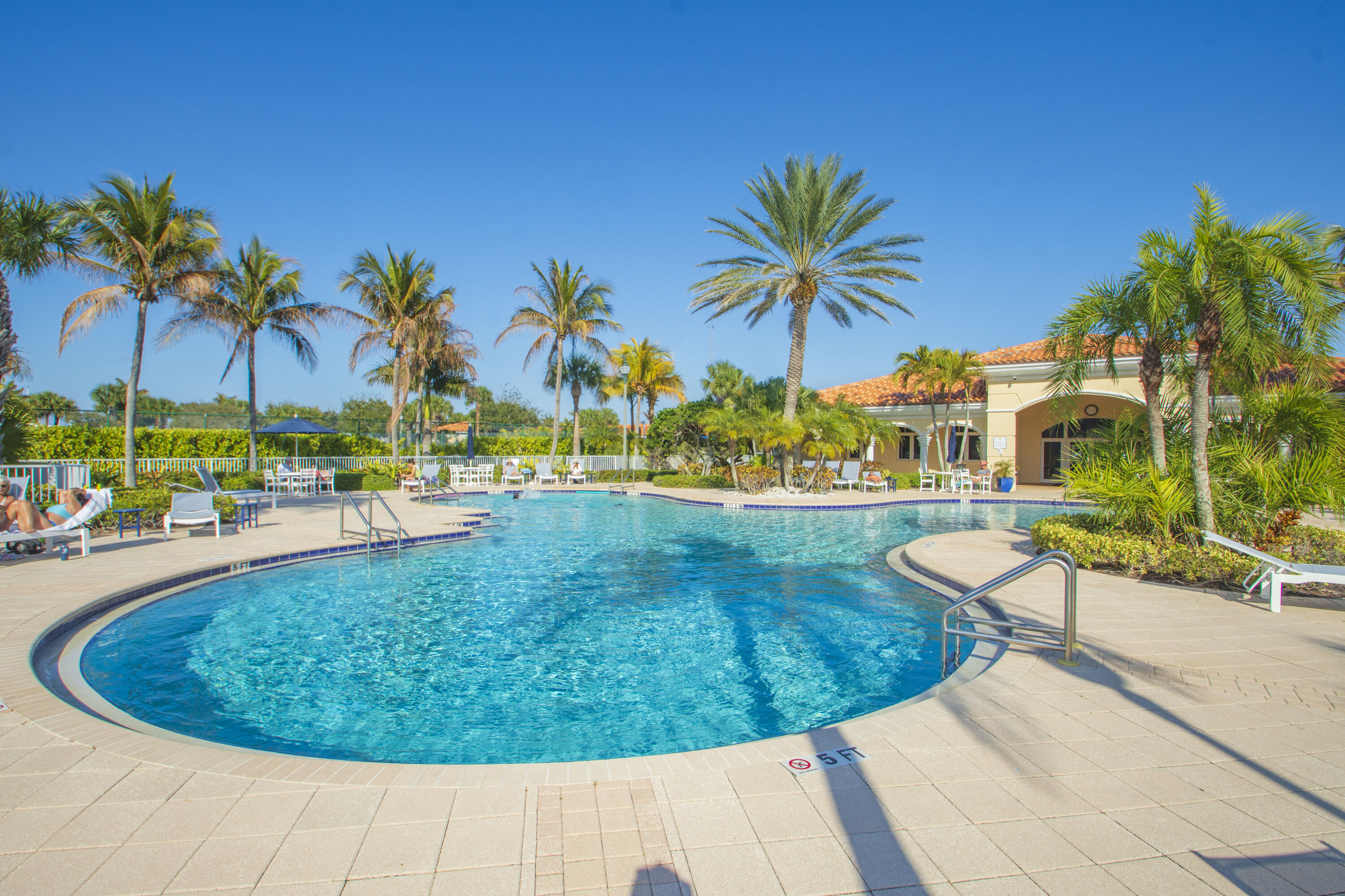 HARBOUR ISLE AT HUTCHINSON ISLAND EAST,A CONDOMINI - Residential
