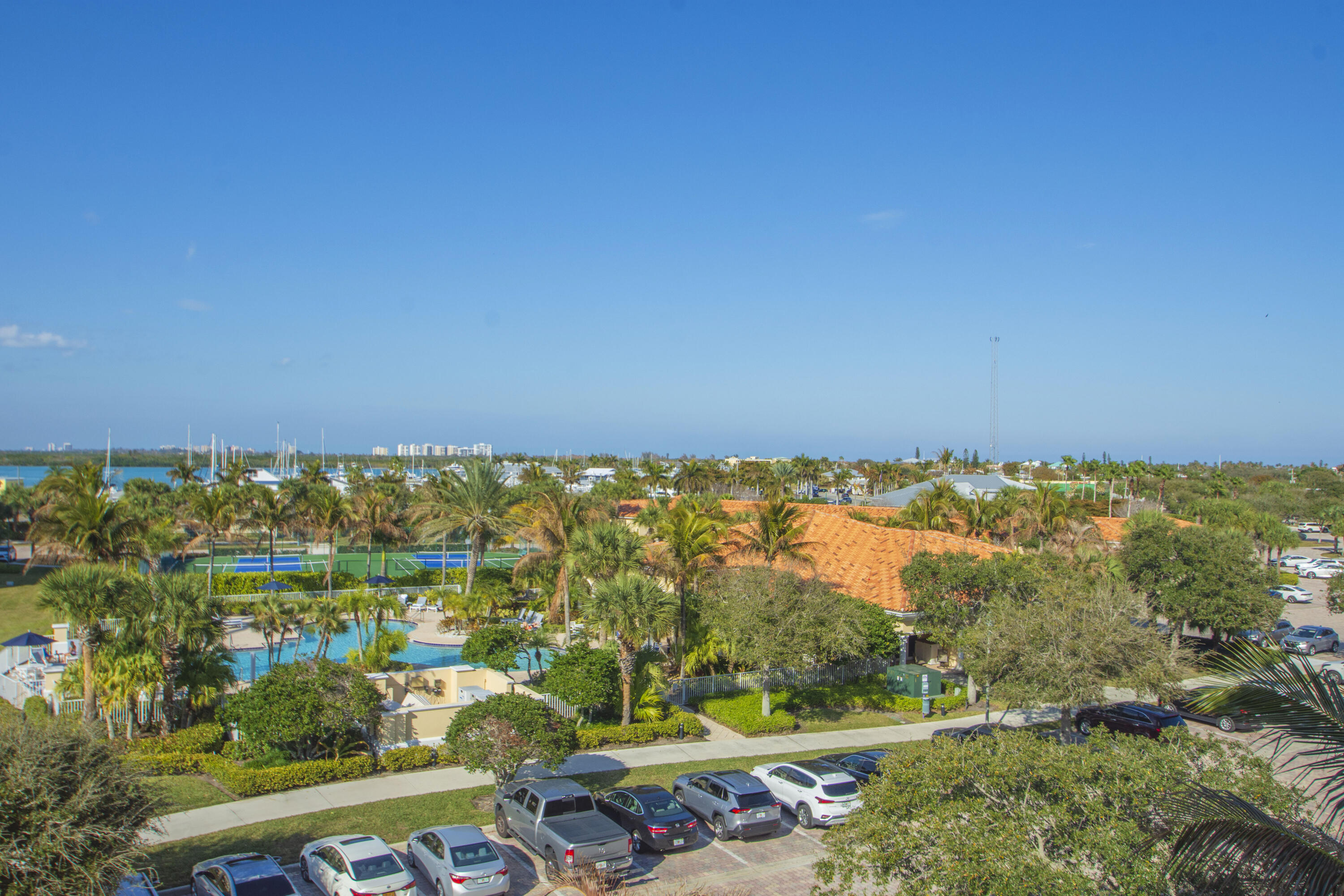 HARBOUR ISLE AT HUTCHINSON ISLAND EAST,A CONDOMINI - Residential